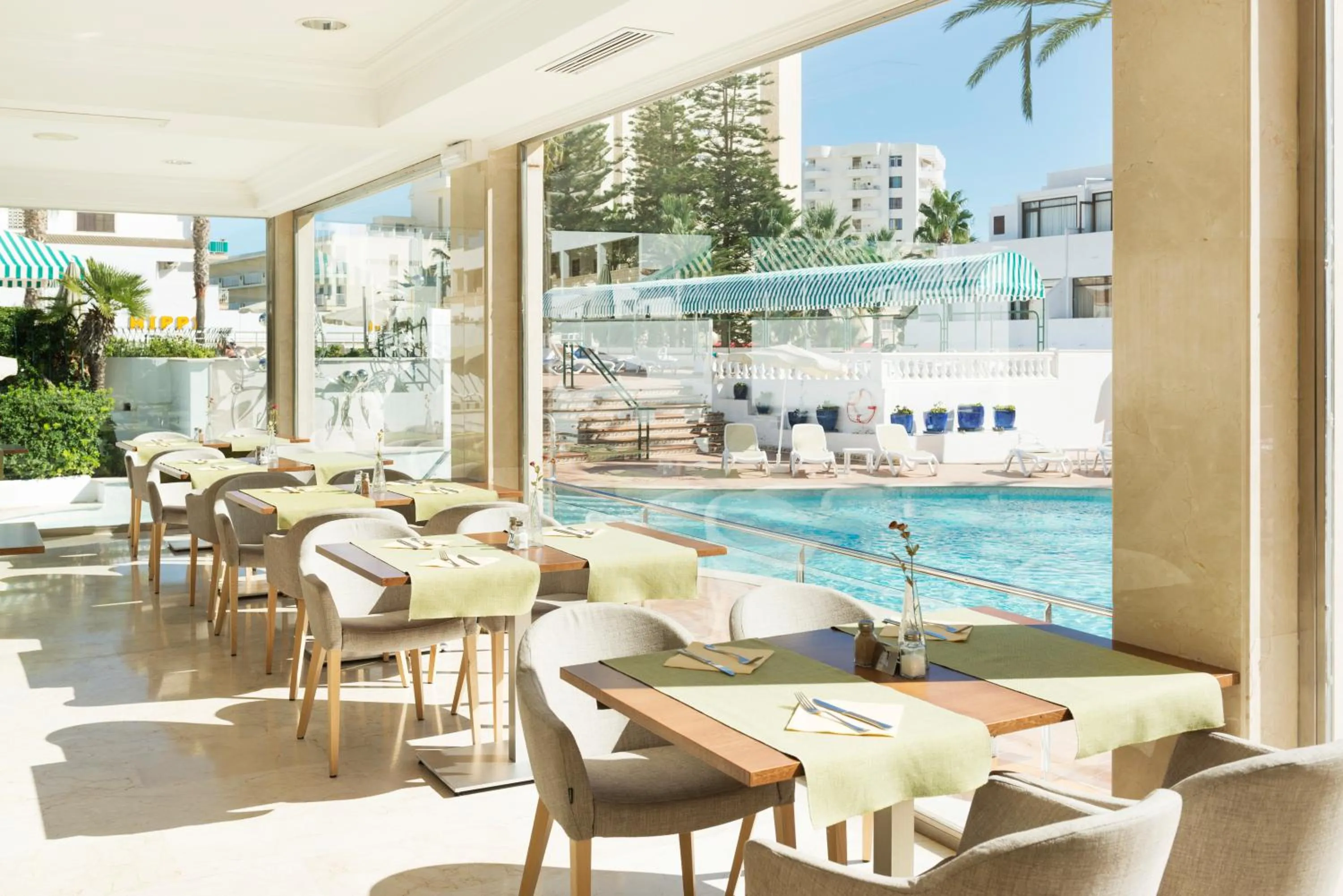 Restaurant/places to eat in Hotel Morito