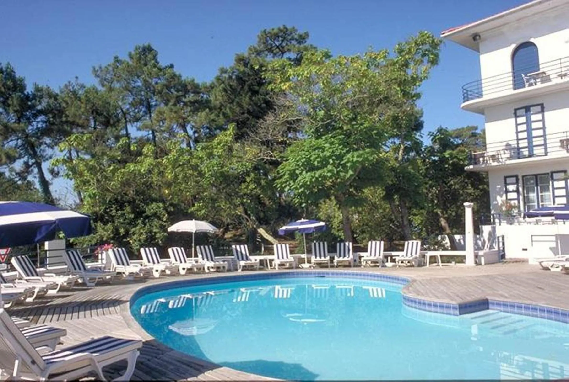 Property building in Hotel Mercedes