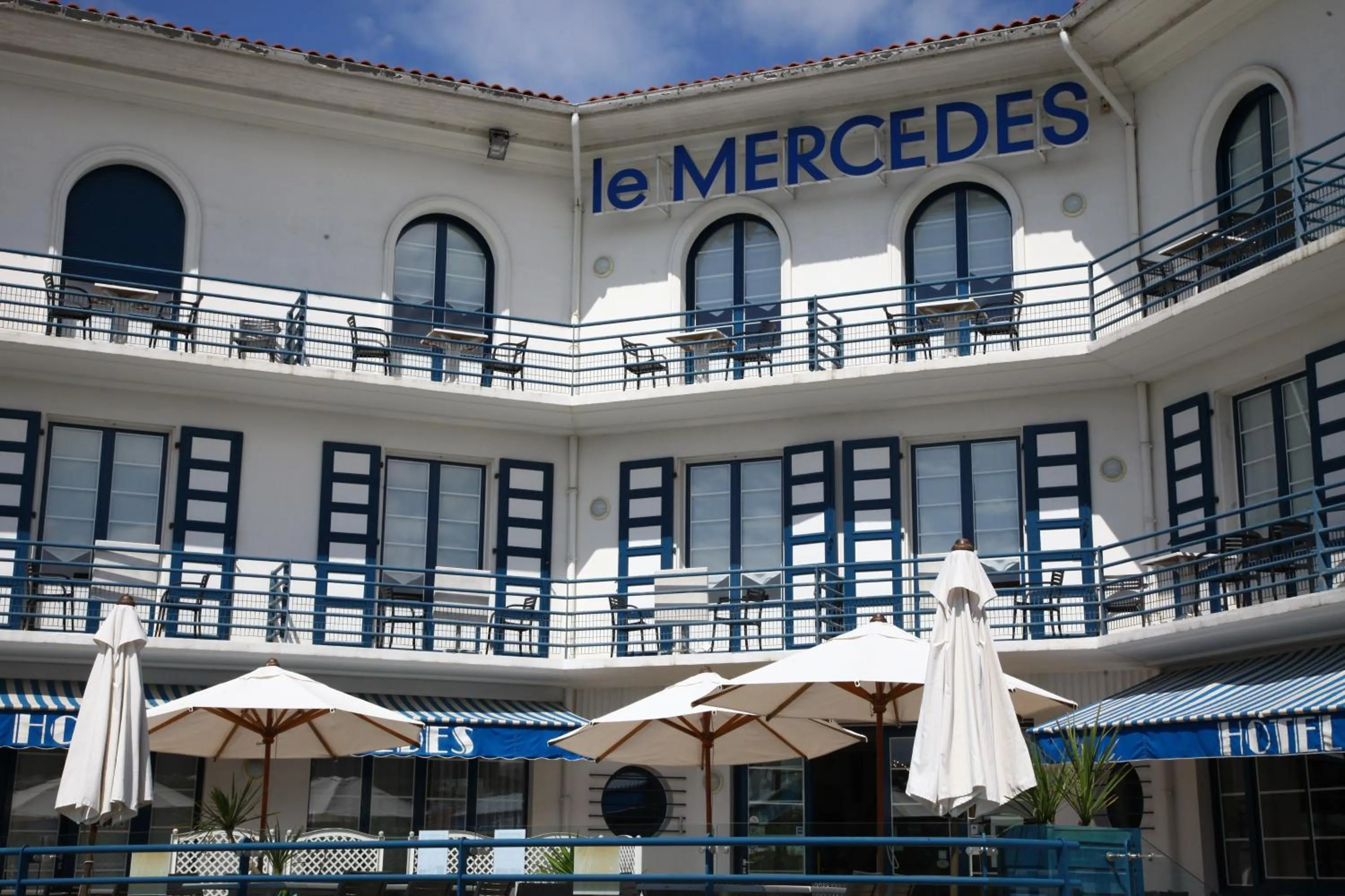 Facade/entrance in Hotel Mercedes