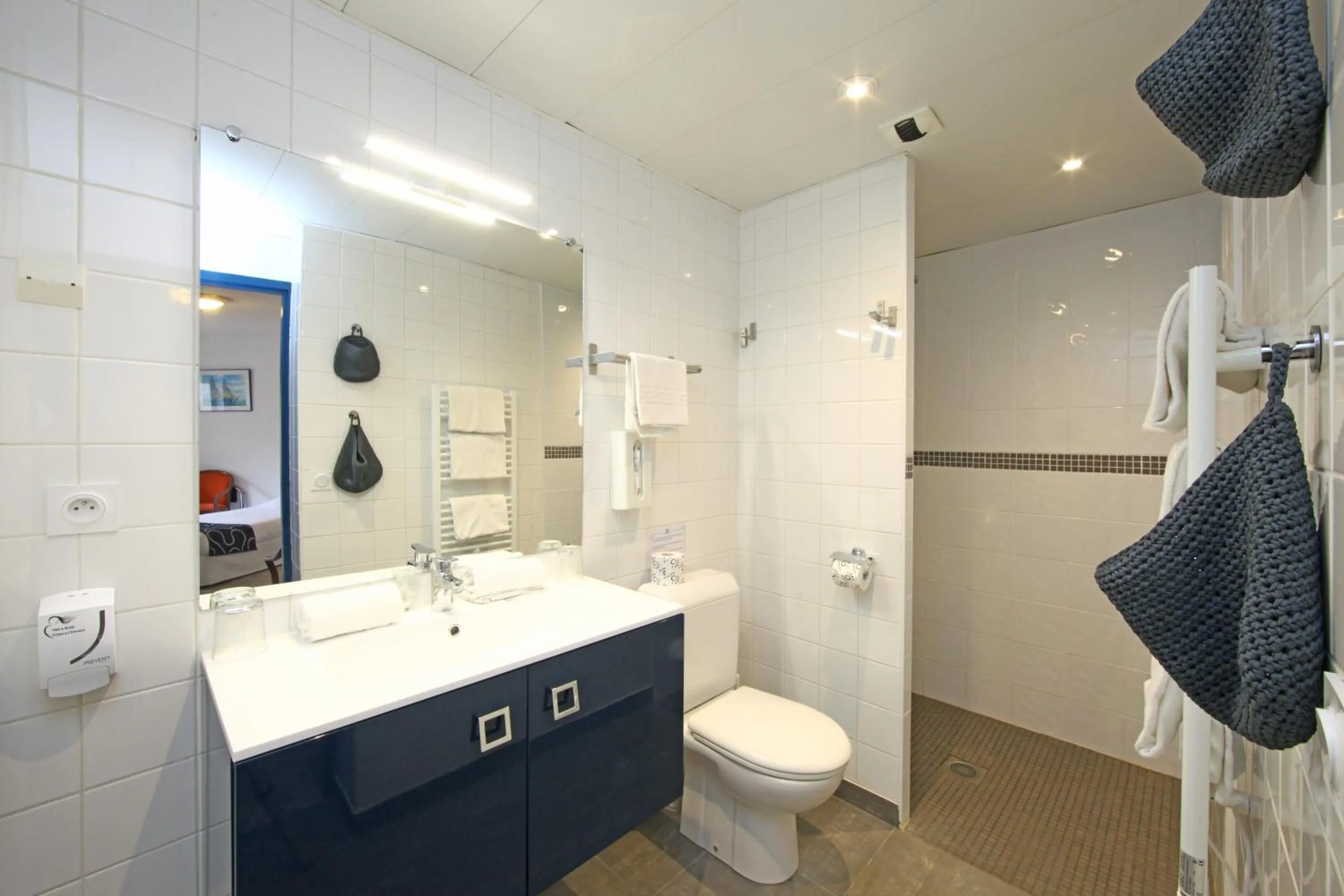 Shower in Hotel Mercedes