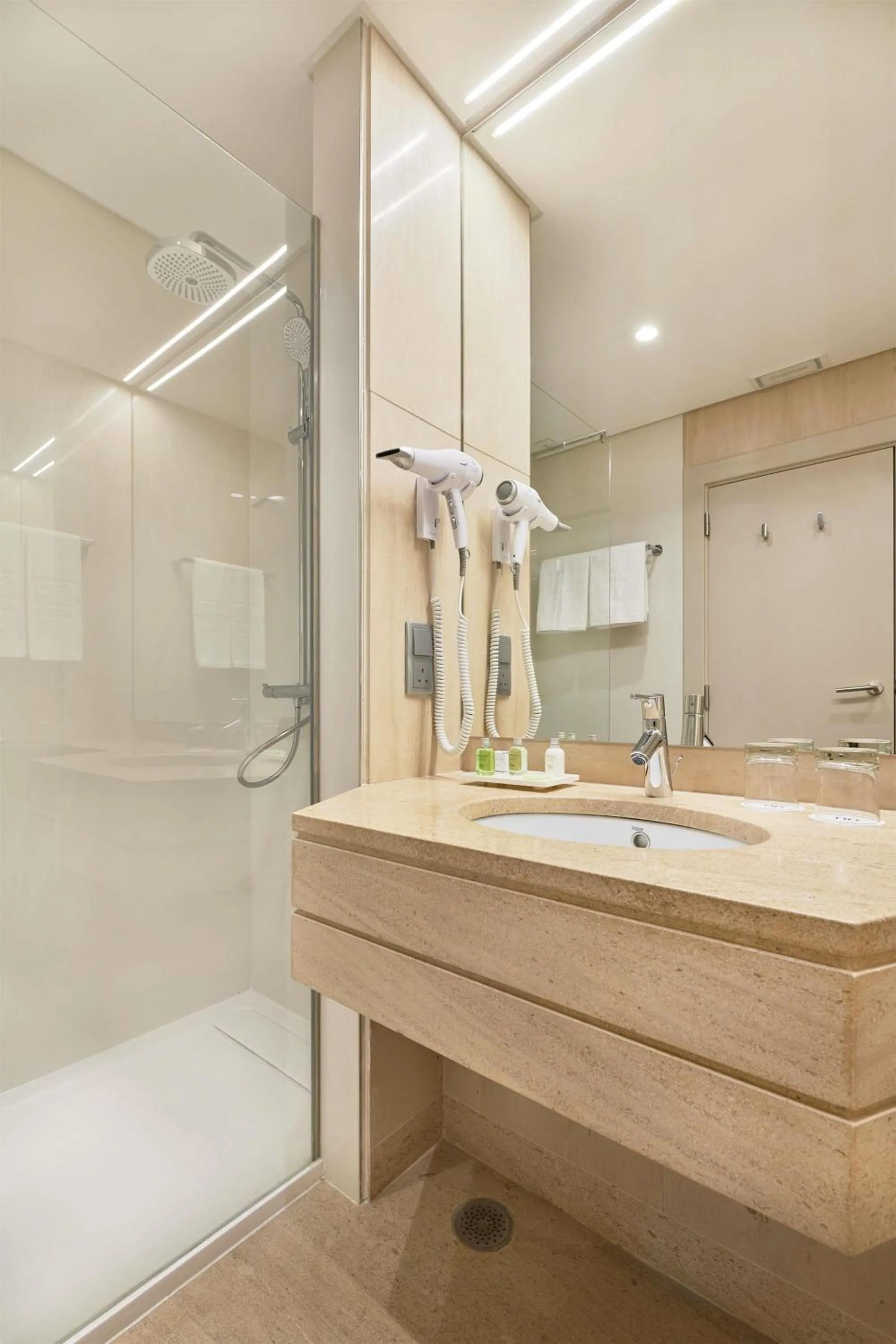 Bathroom in NH Lisboa Campo Grande