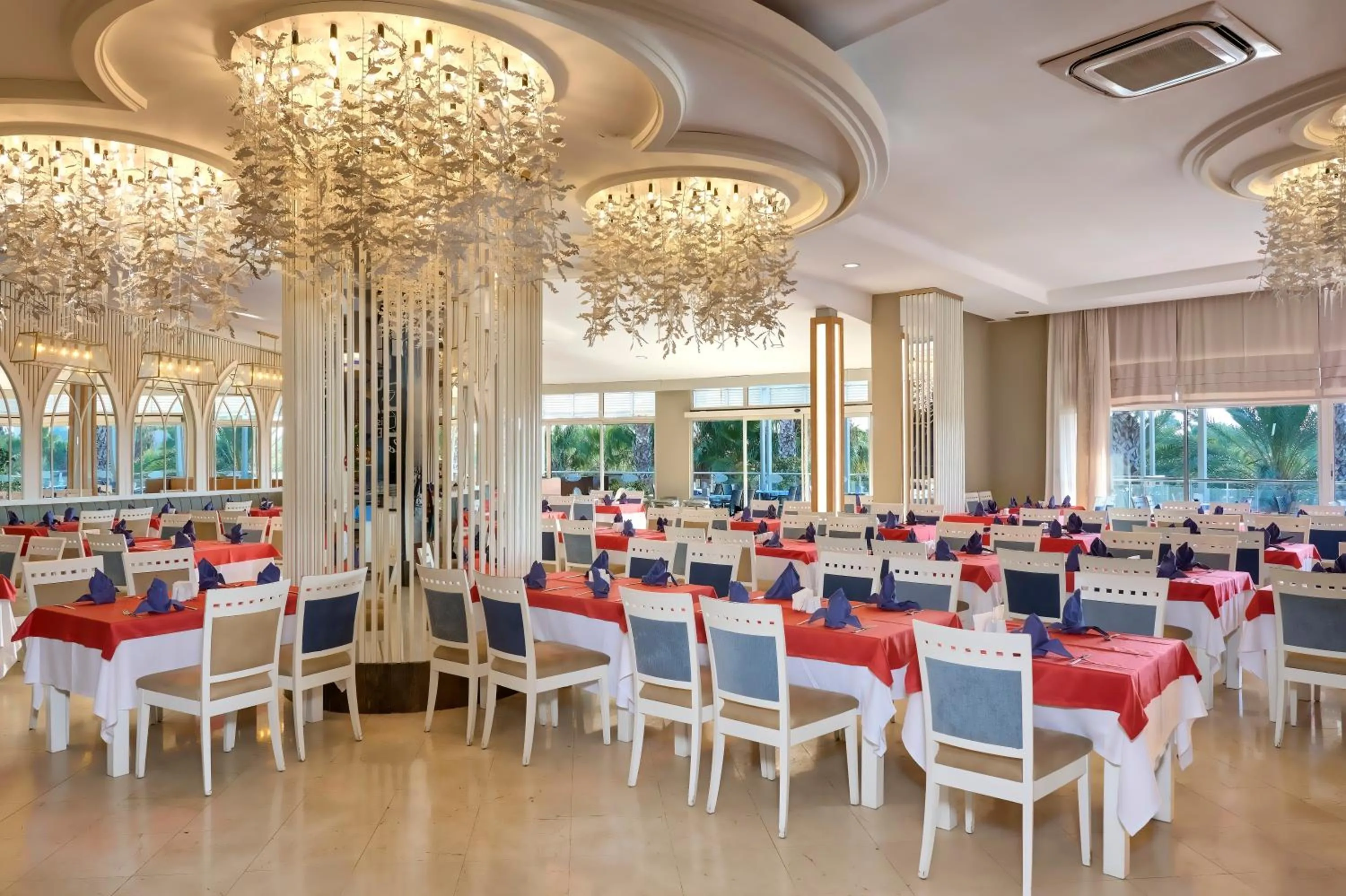 Restaurant/places to eat in Seaden Sea World Resort & Spa