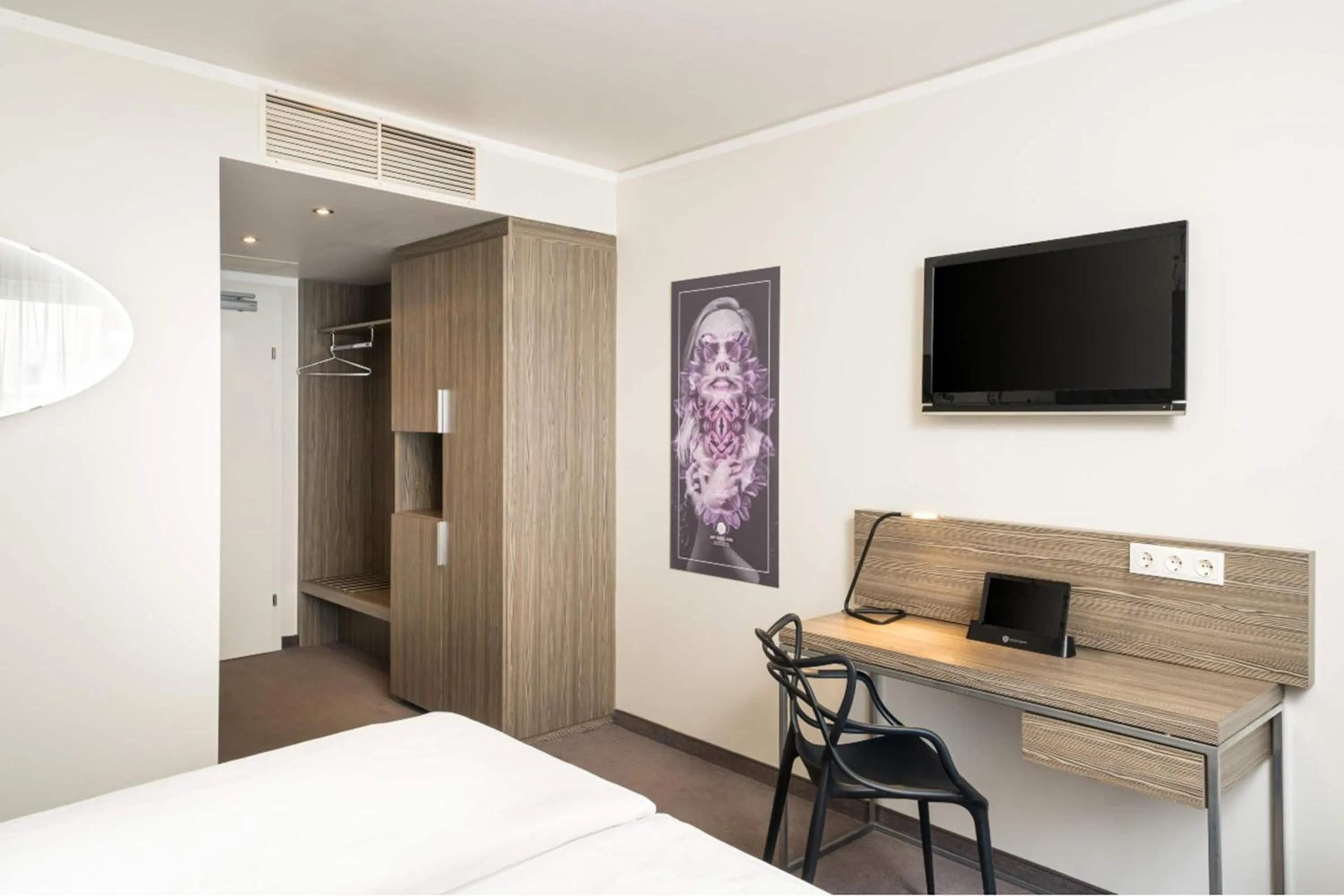 Photo of the whole room, Bed in elaya hotel vienna city west, Trademark by Wyndham
