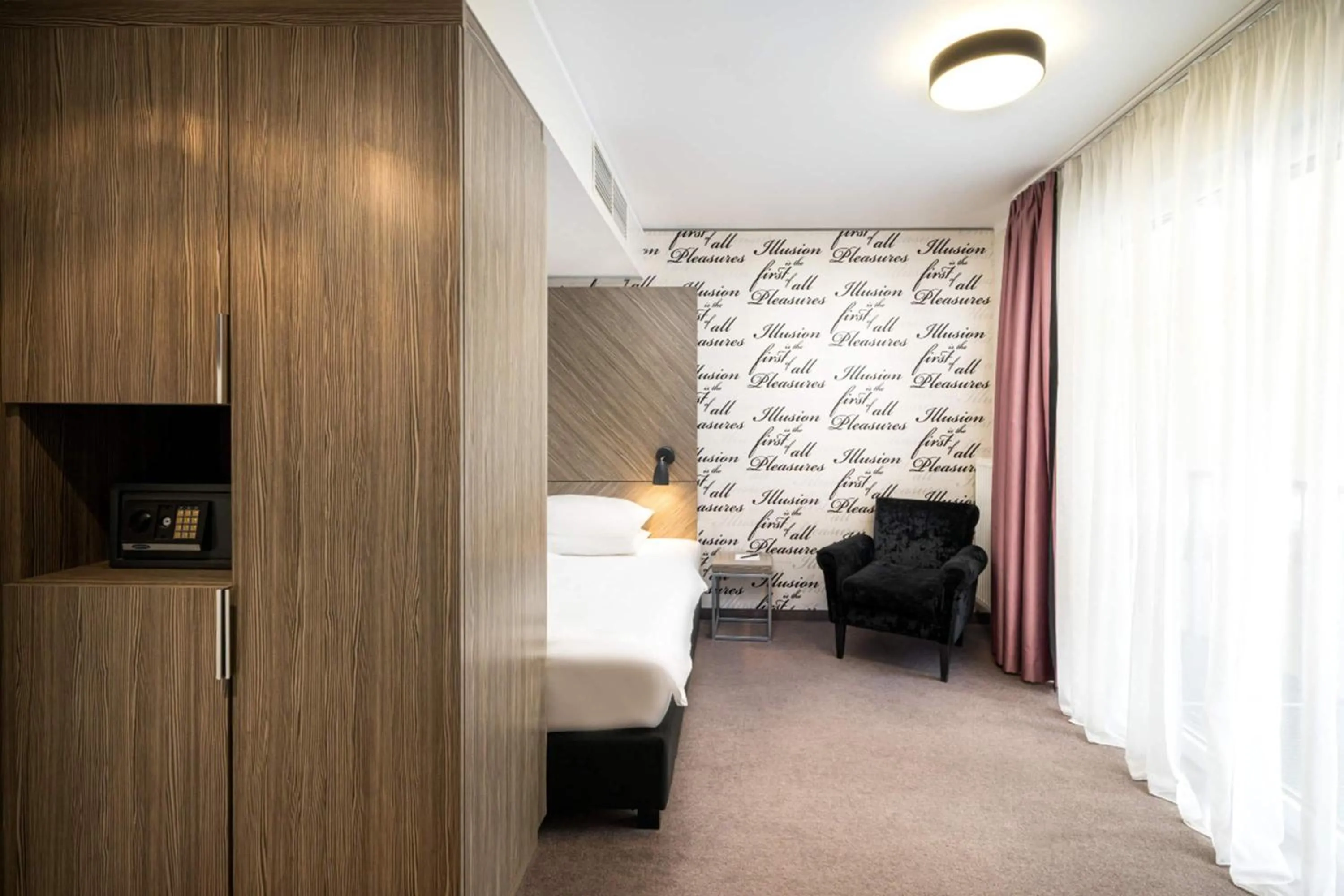 Photo of the whole room, Bed in elaya hotel vienna city west, Trademark by Wyndham