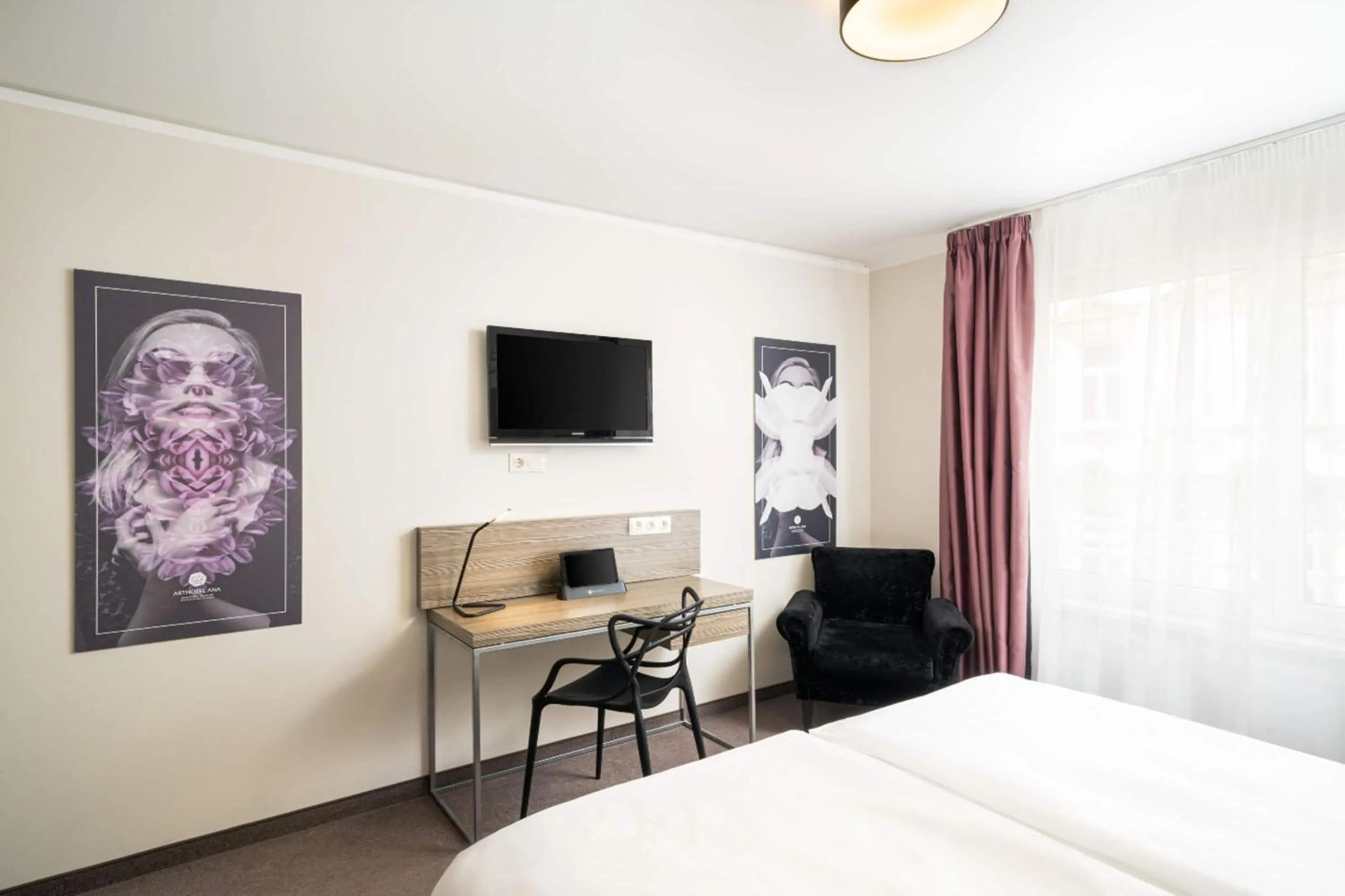 Photo of the whole room, Bed in elaya hotel vienna city west, Trademark by Wyndham