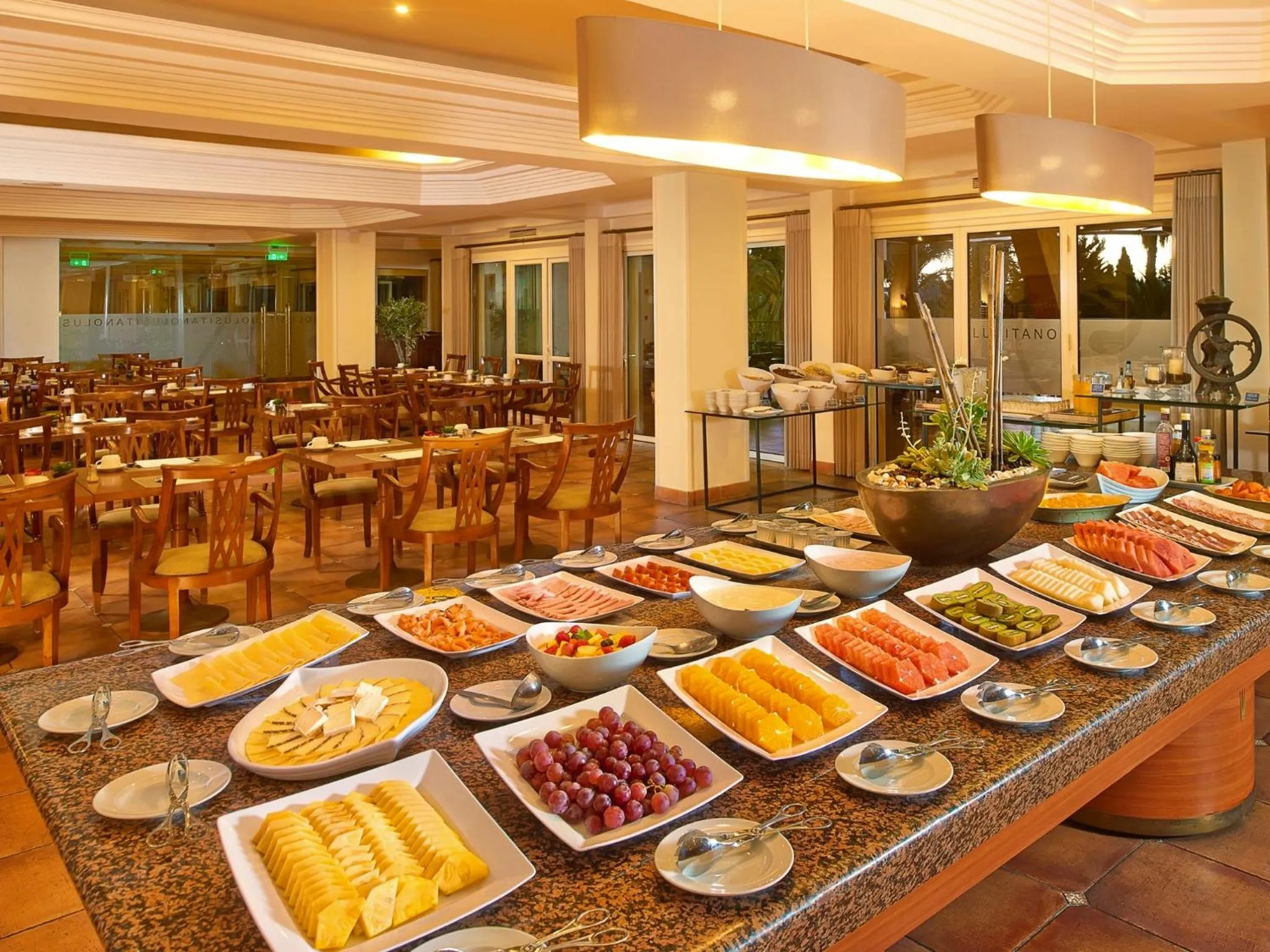 Restaurant/places to eat in Ria Park Hotel & Spa