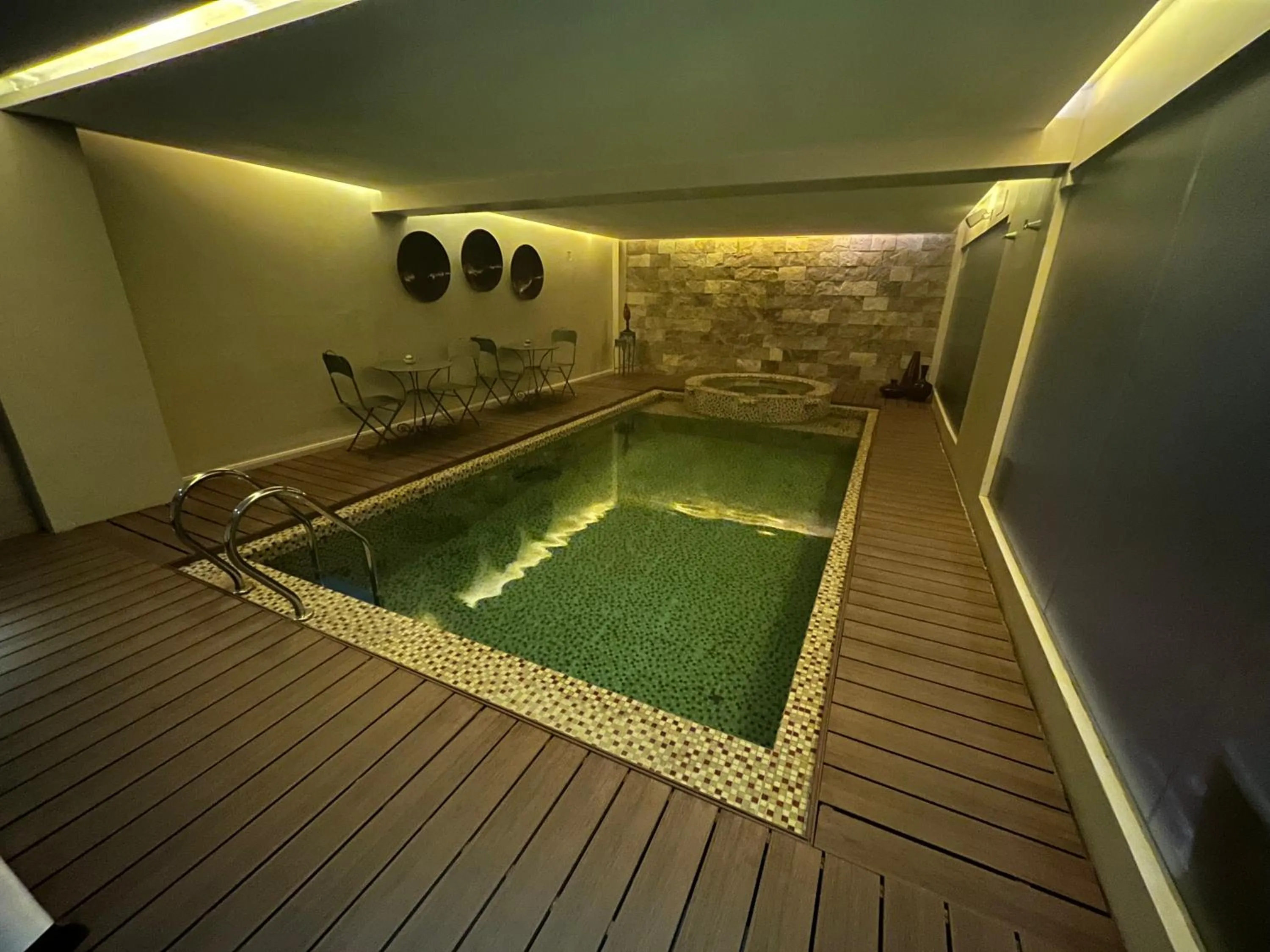 Swimming pool in Kenton Palace Buenos Aires