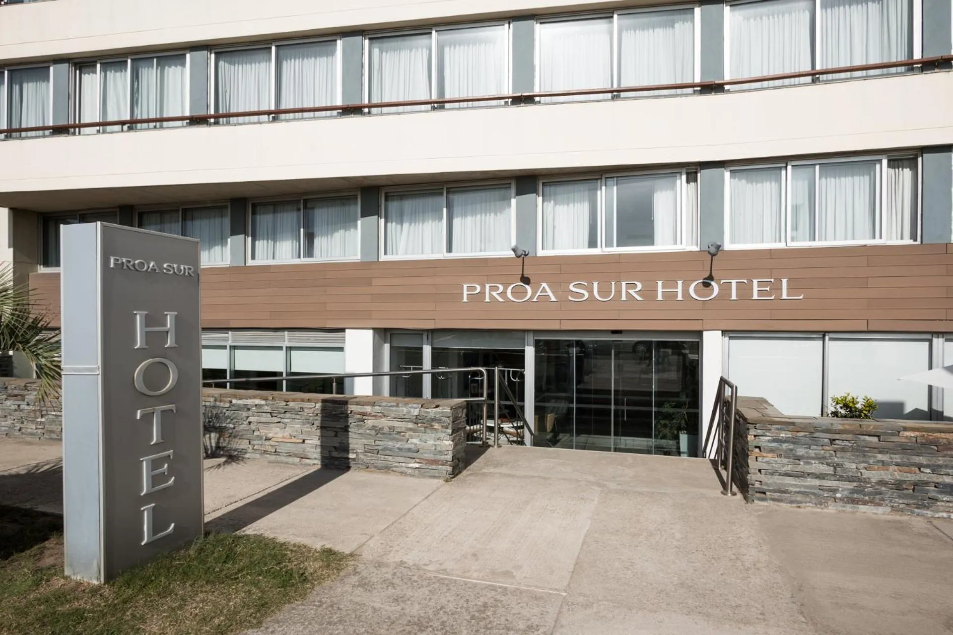 Facade/entrance in UY Proa Sur Hotel