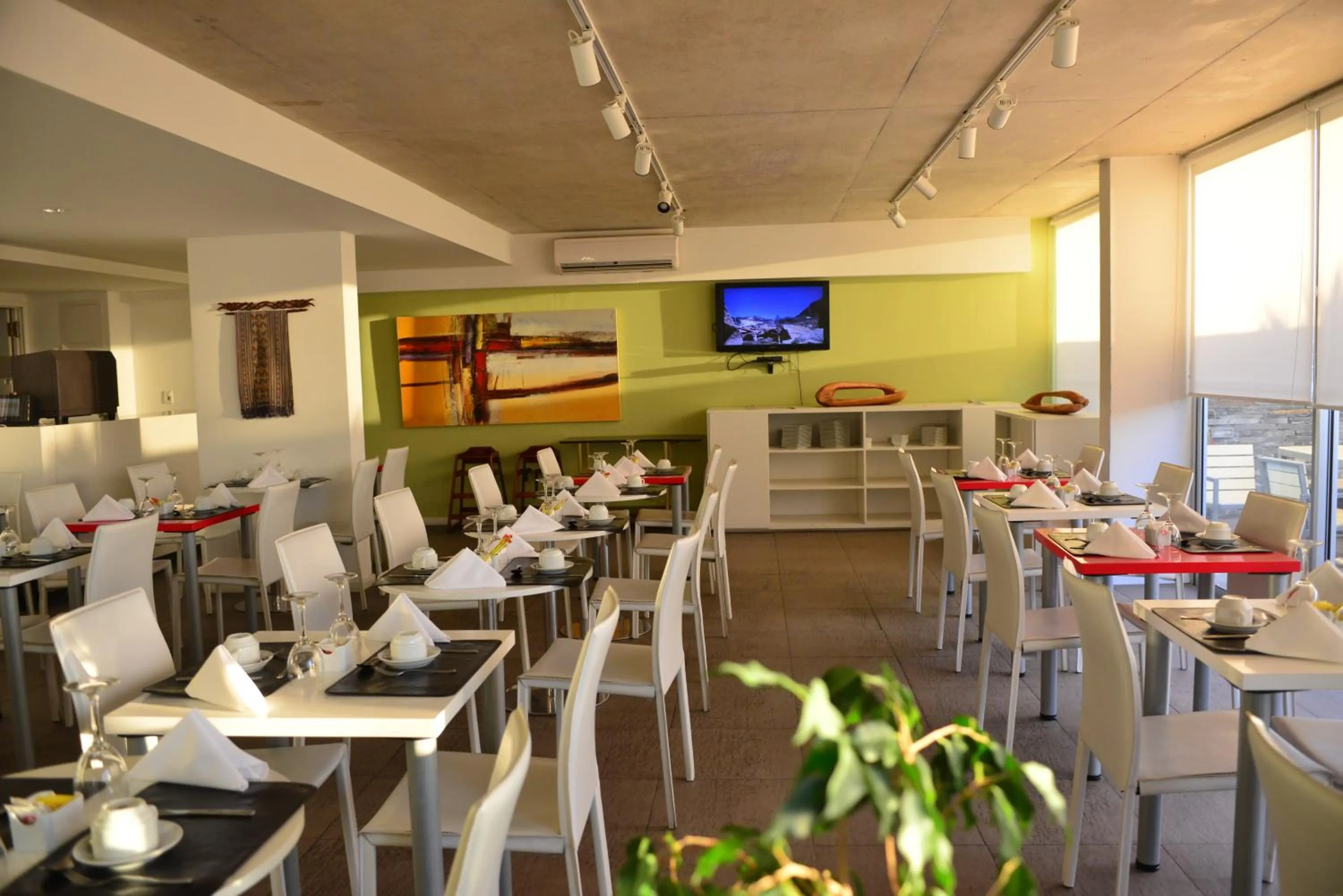 Restaurant/places to eat in UY Proa Sur Hotel