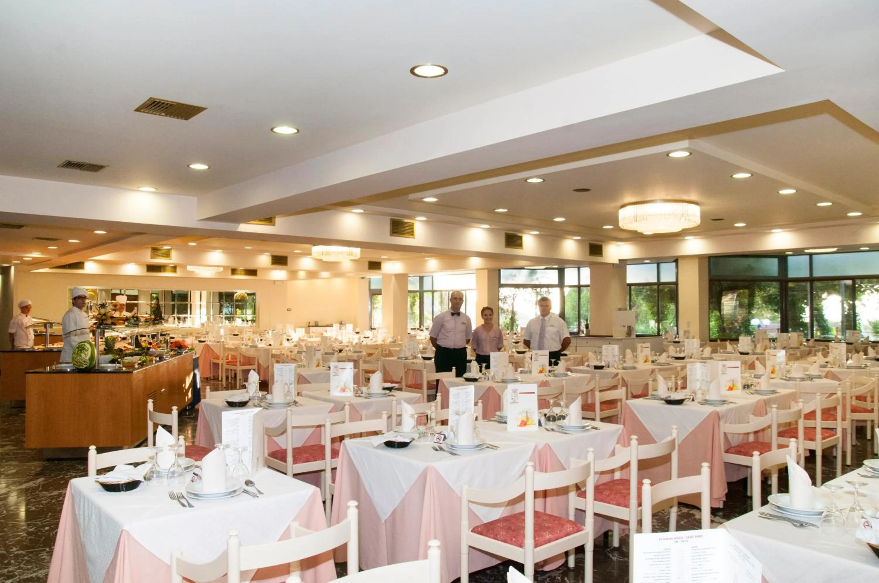 Restaurant/places to eat in Mediterranee