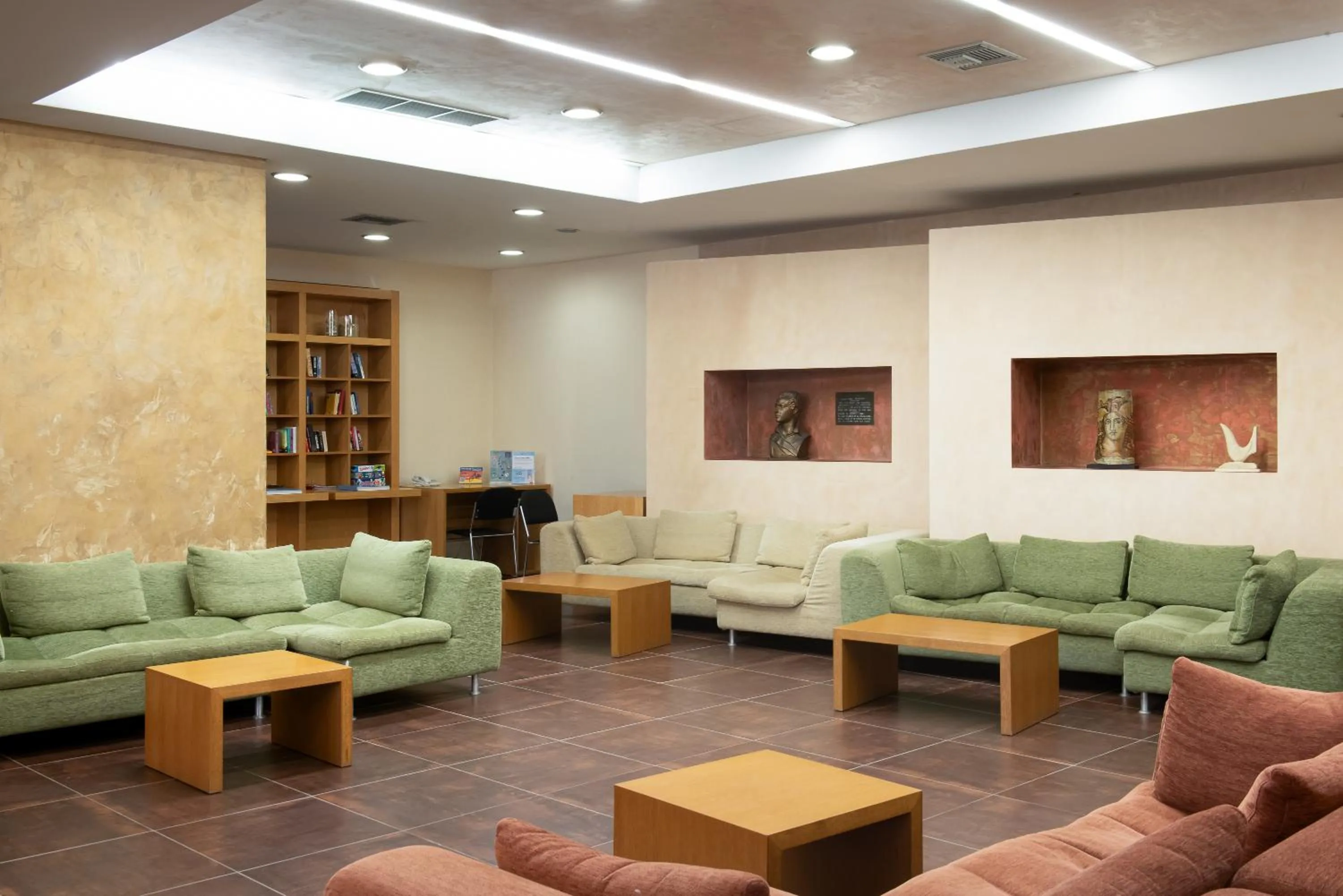 Communal lounge/ TV room in Mediterranee