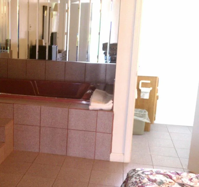 Decorative detail in Valley Motel Pittsburgh