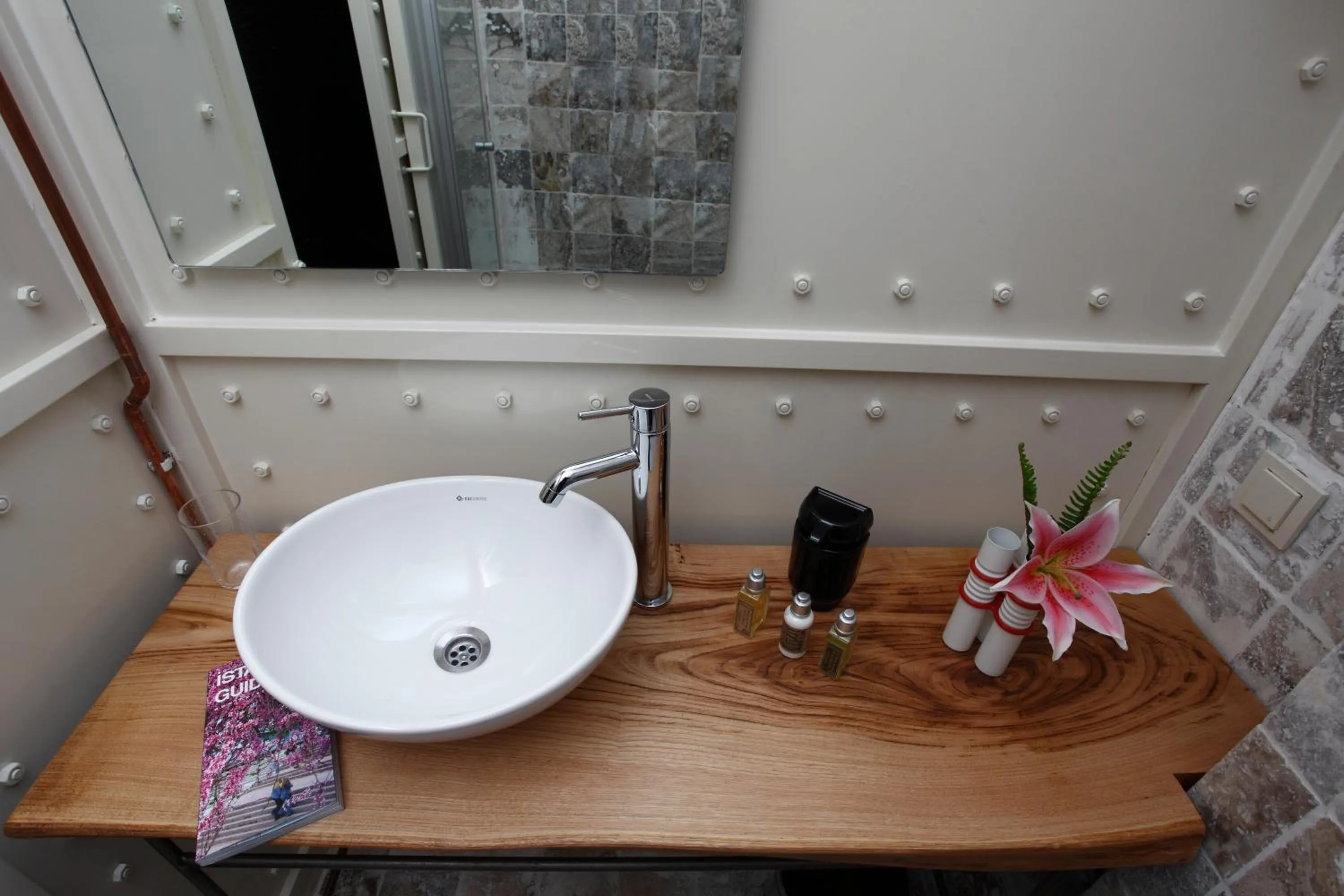Bathroom in SuB Karakoy - Special Category