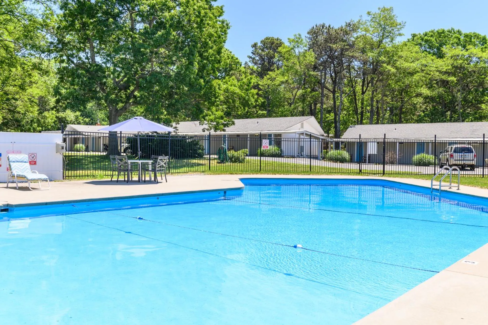 Swimming pool in Blue Dolphin Inn