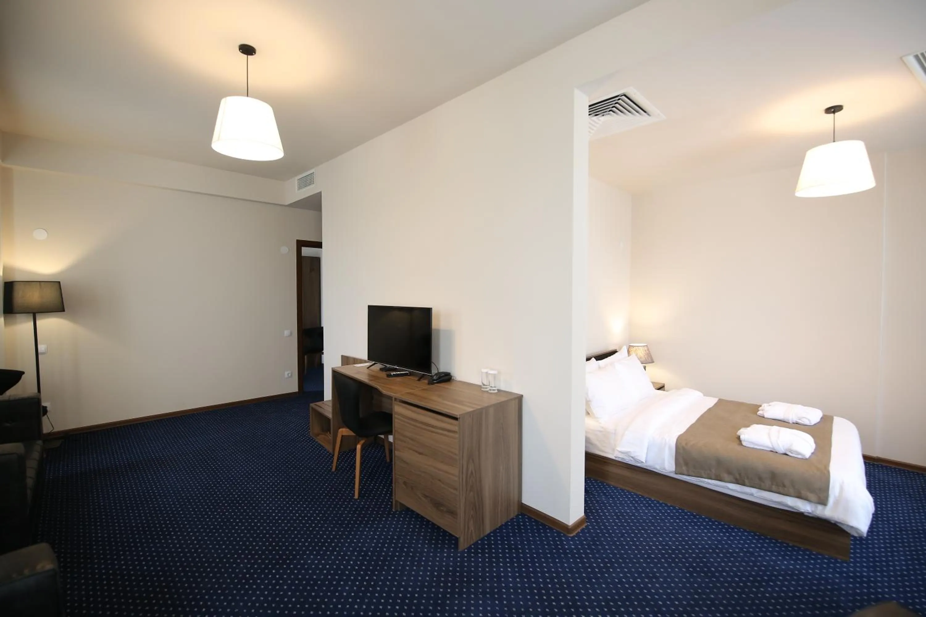 Photo of the whole room, Bed in Garden Palace