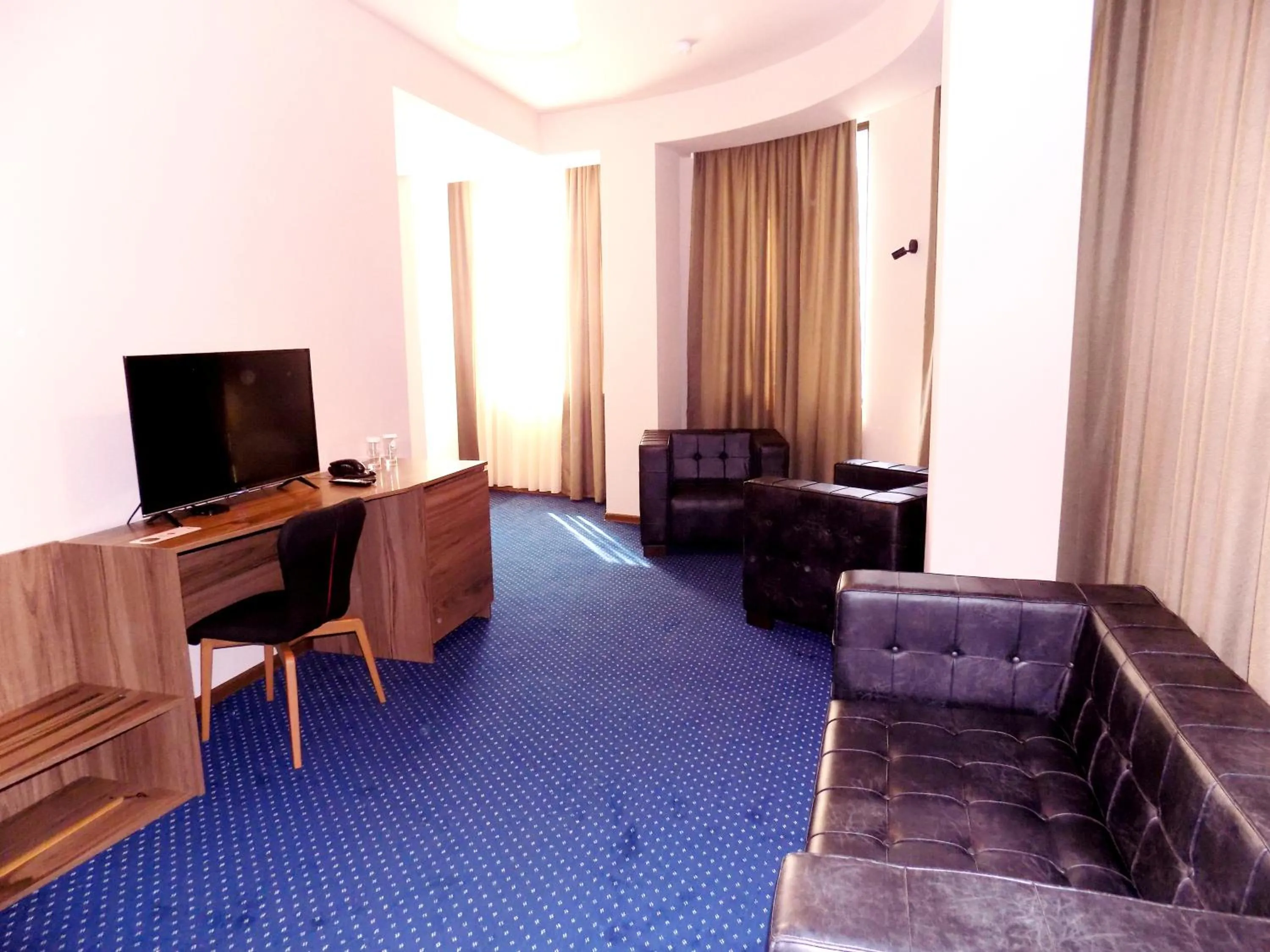 Communal lounge/ TV room in Garden Palace