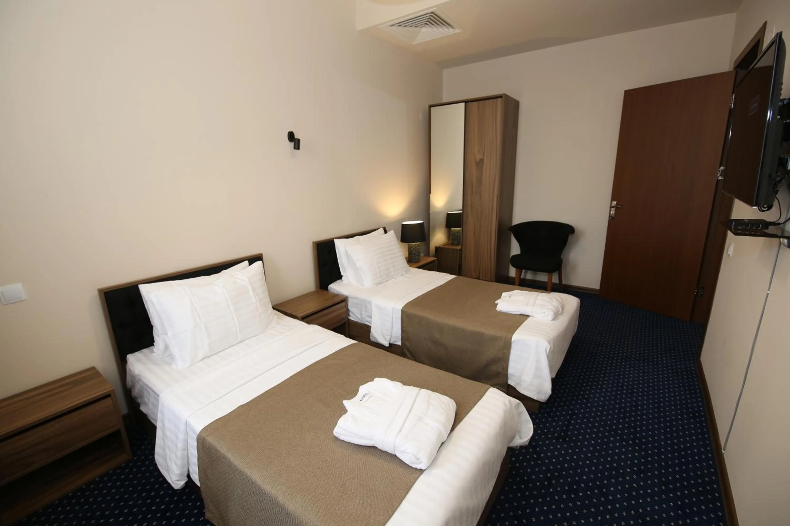 Bedroom, Bed in Garden Palace