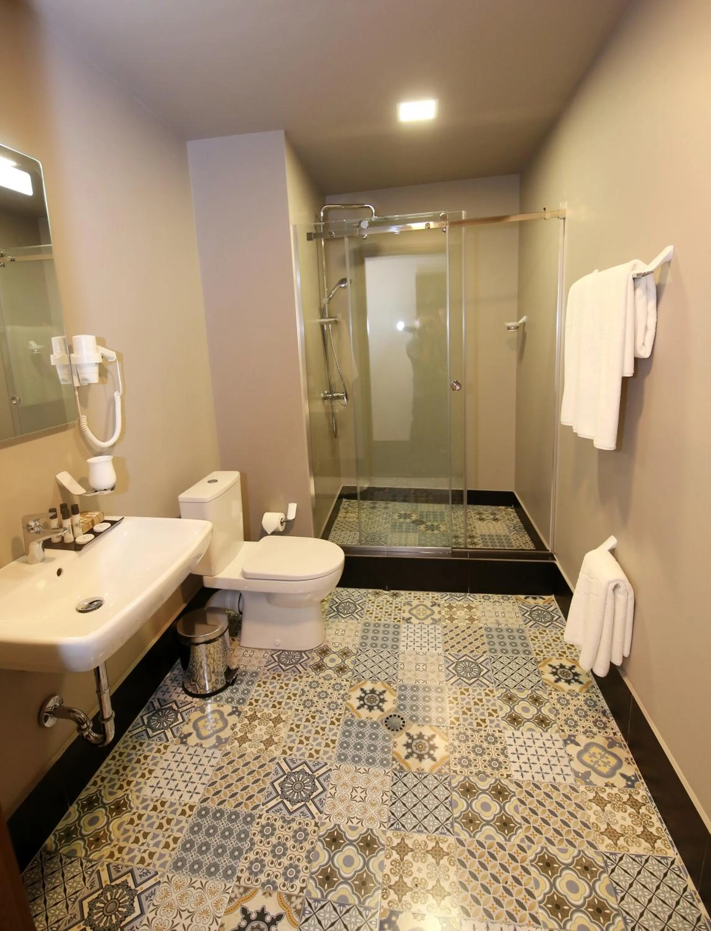 Shower in Garden Palace