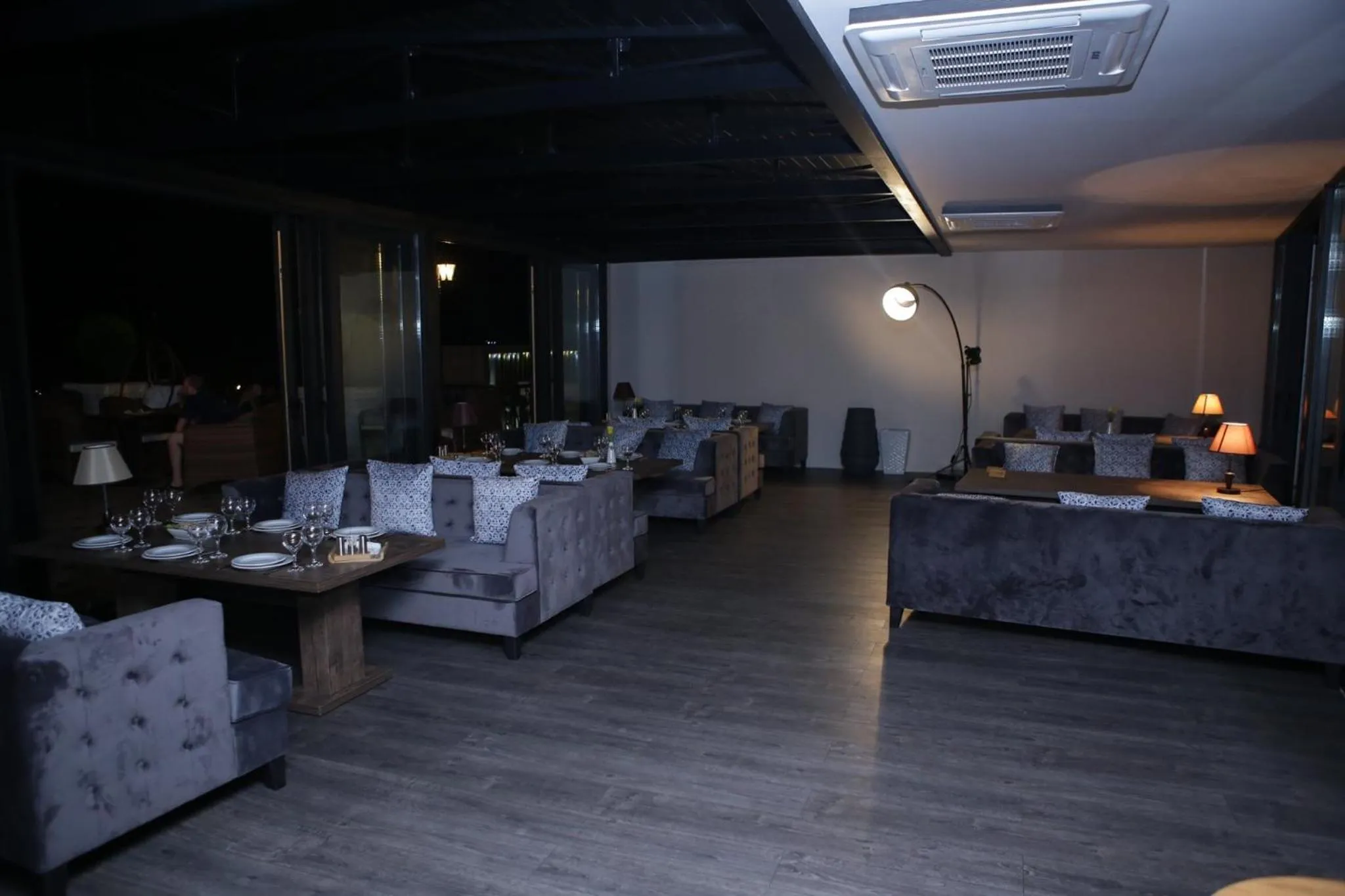 Restaurant/places to eat in Garden Palace