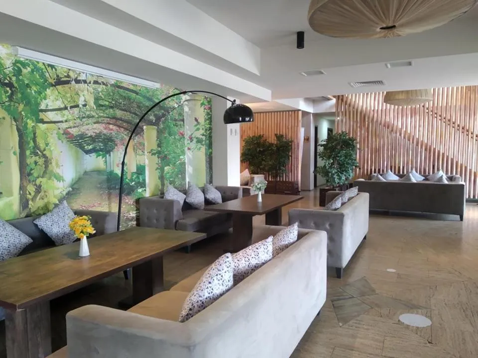 Restaurant/places to eat in Garden Palace