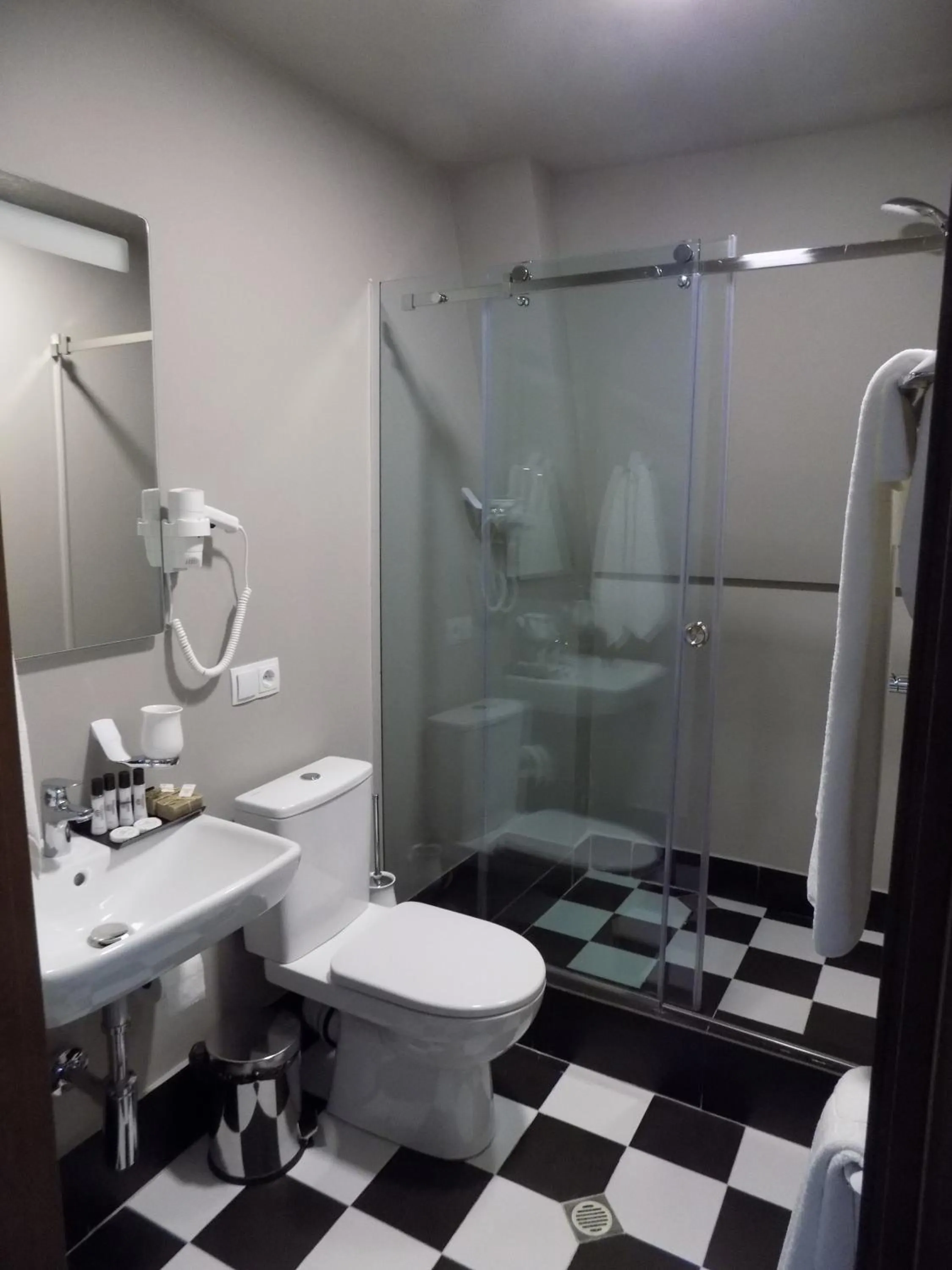 Shower in Garden Palace