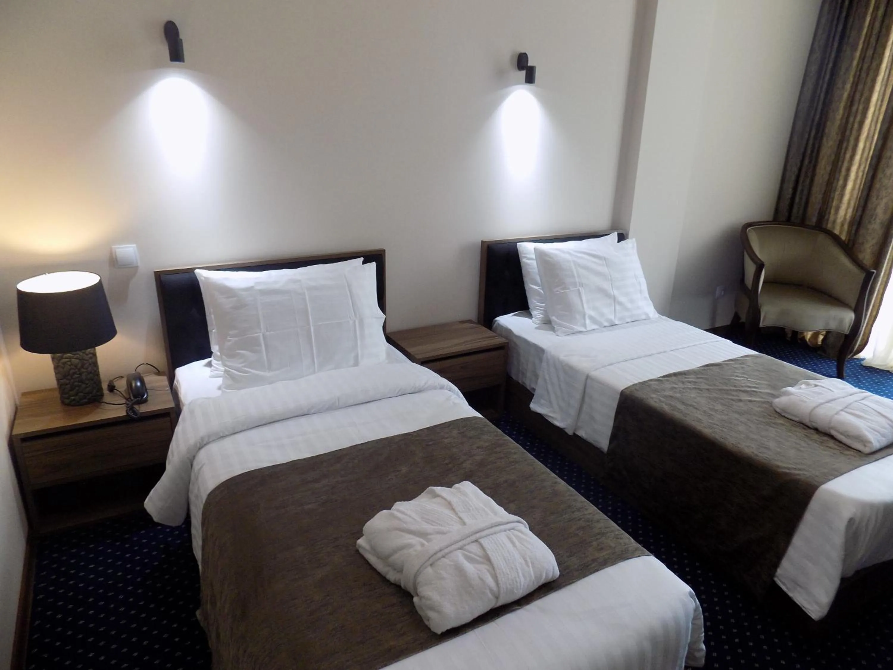 Photo of the whole room, Bed in Garden Palace