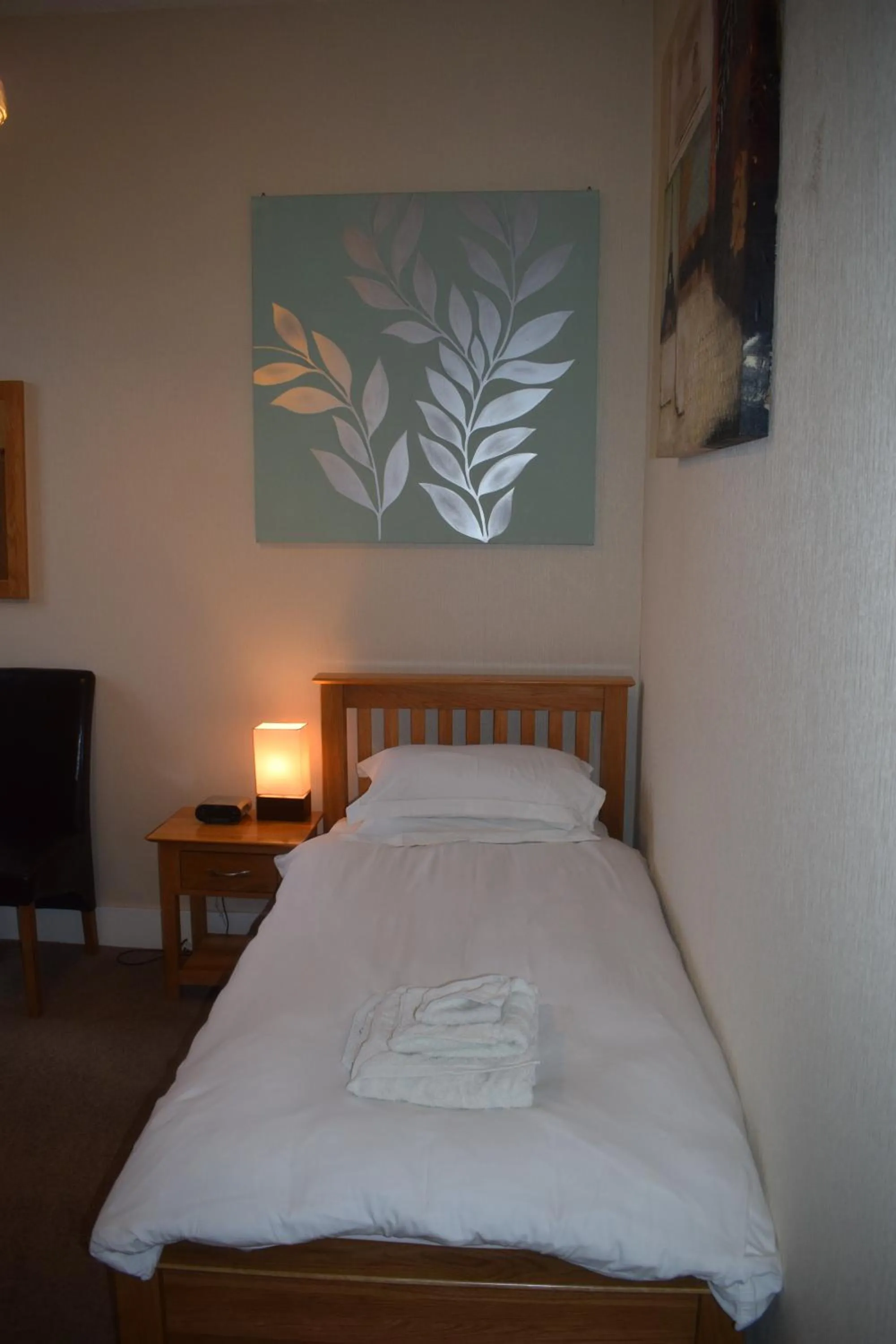 Bedroom, Bed in Cheers Cafe Bar & Tavern