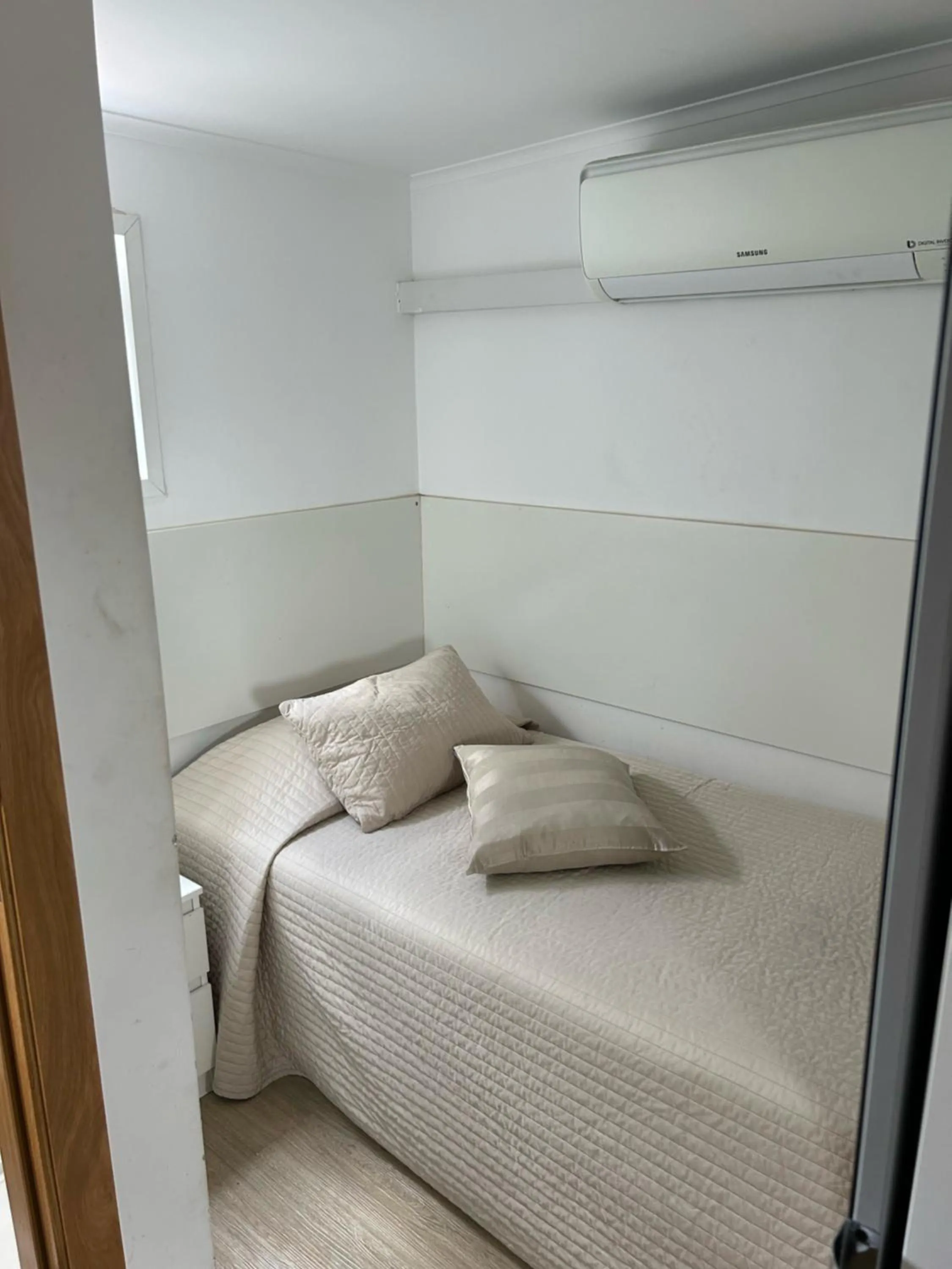 Budget Single Room - single occupancy - Attic - stairs access only in Residencial Joao XXI