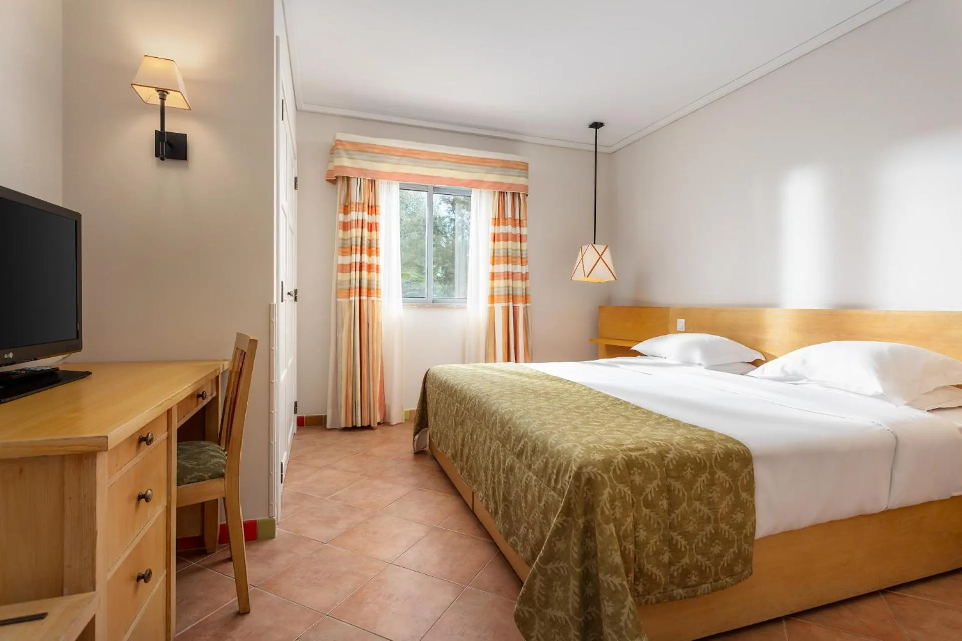 Bed in Grande Real Santa Eulalia Resort & Hotel Spa