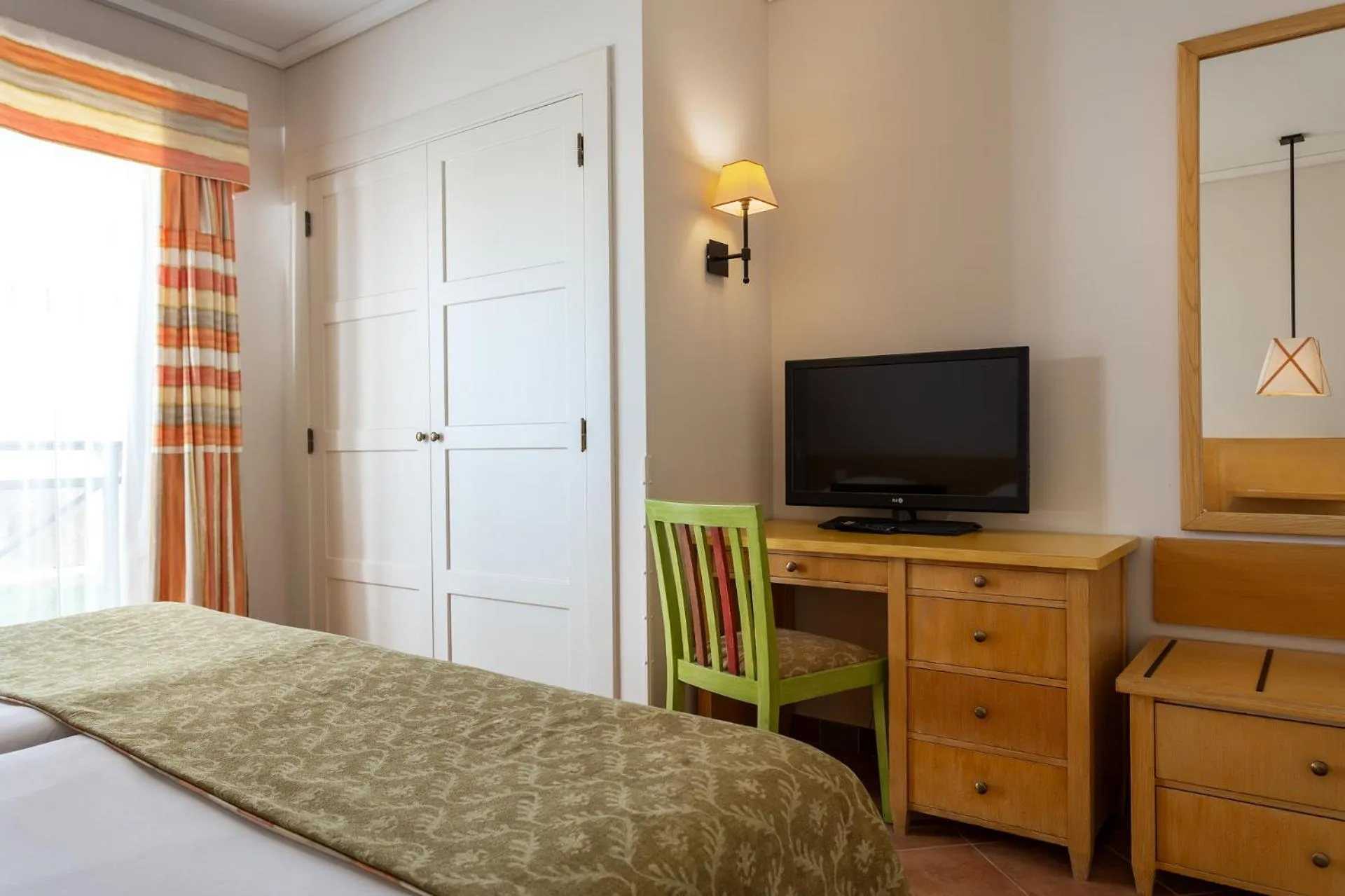 Bed in Grande Real Santa Eulalia Resort & Hotel Spa