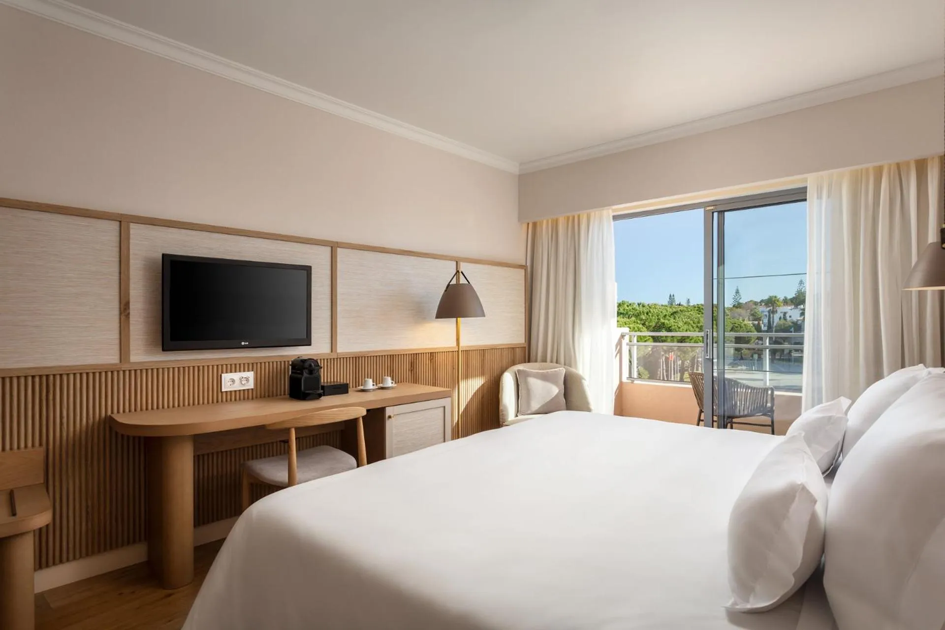 Bed in Grande Real Santa Eulalia Resort & Hotel Spa