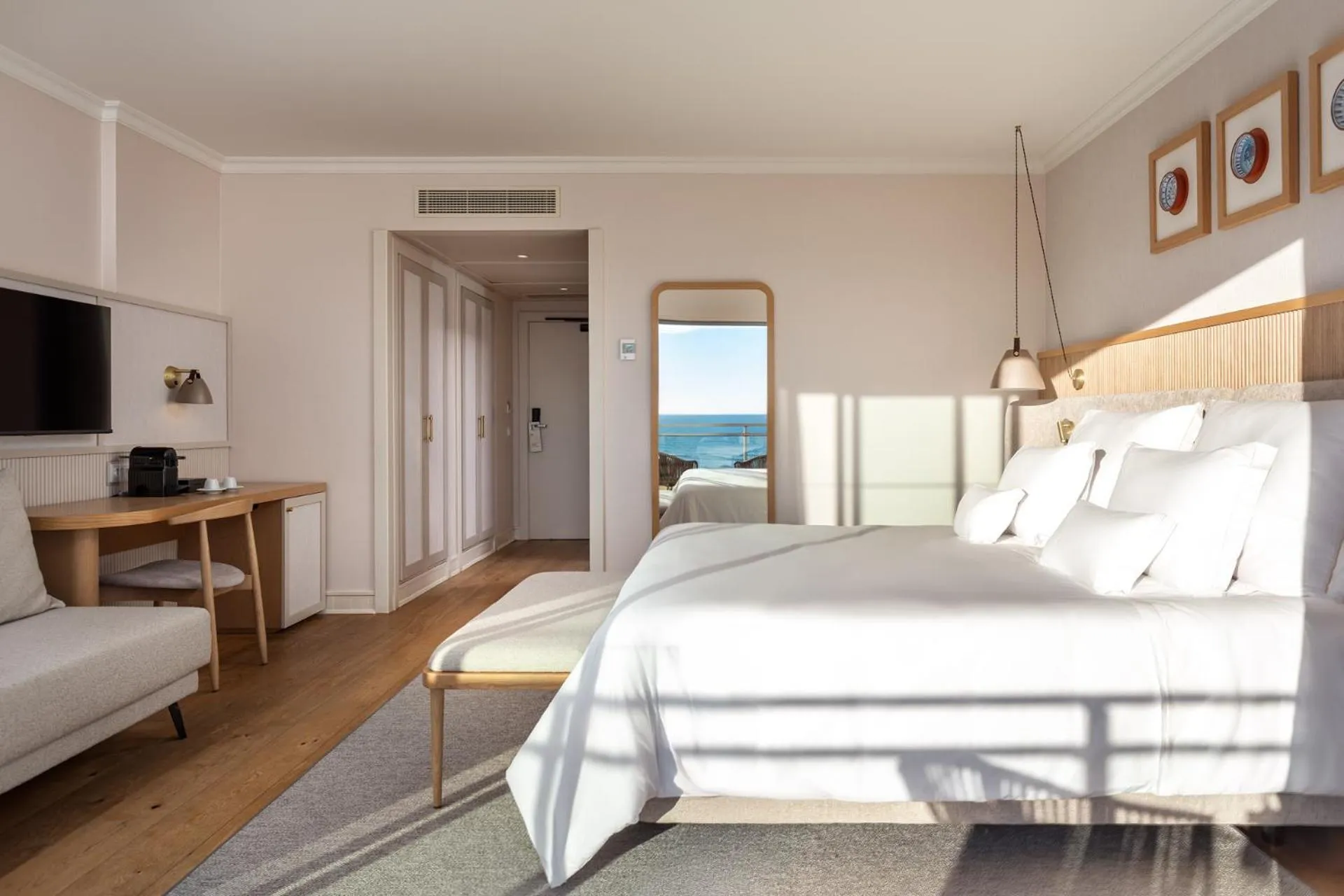 Bed in Grande Real Santa Eulalia Resort & Hotel Spa