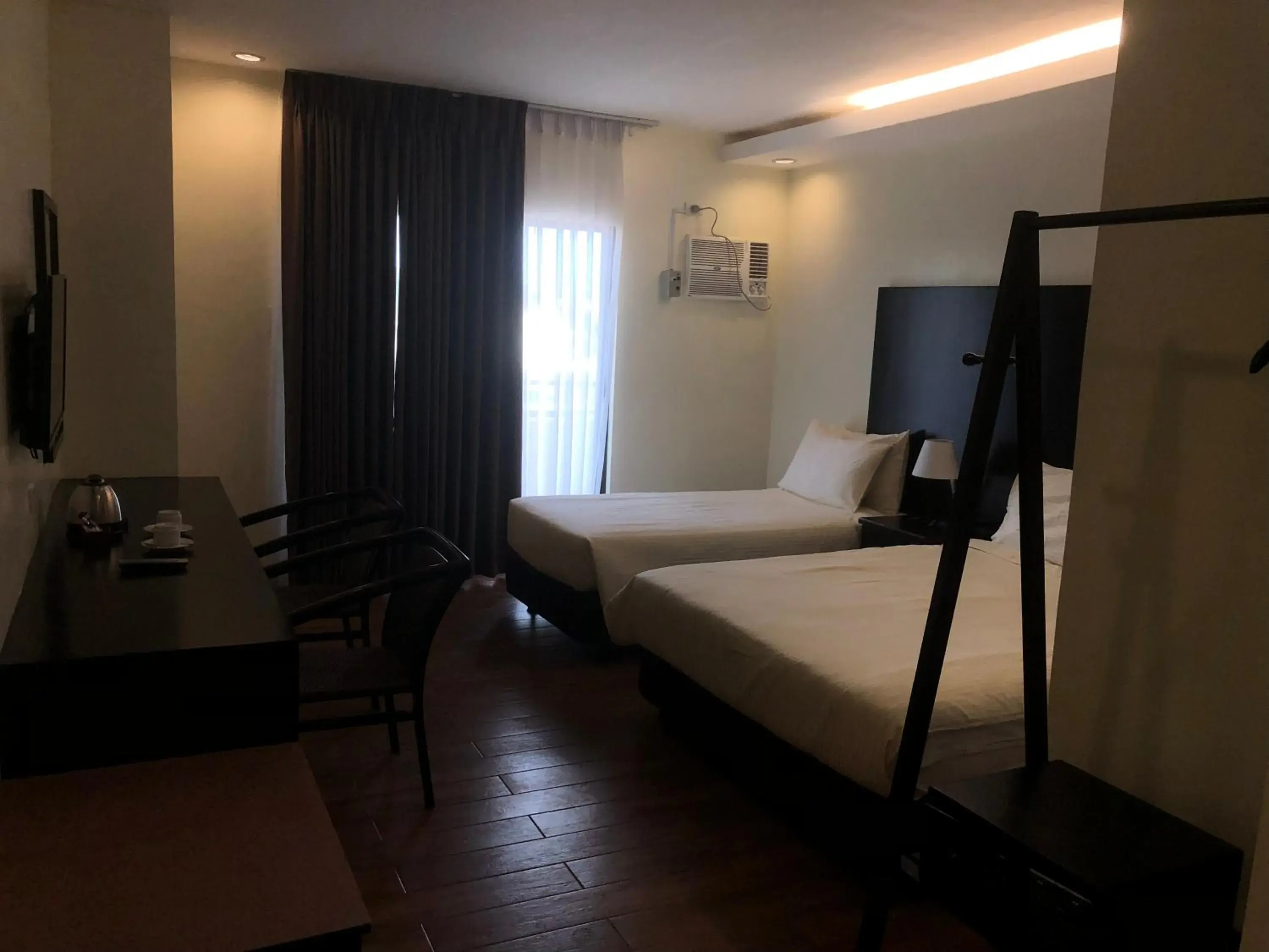 Twin Room with Balcony in Piña Suites Twin Room with Balcony in Piña Suites