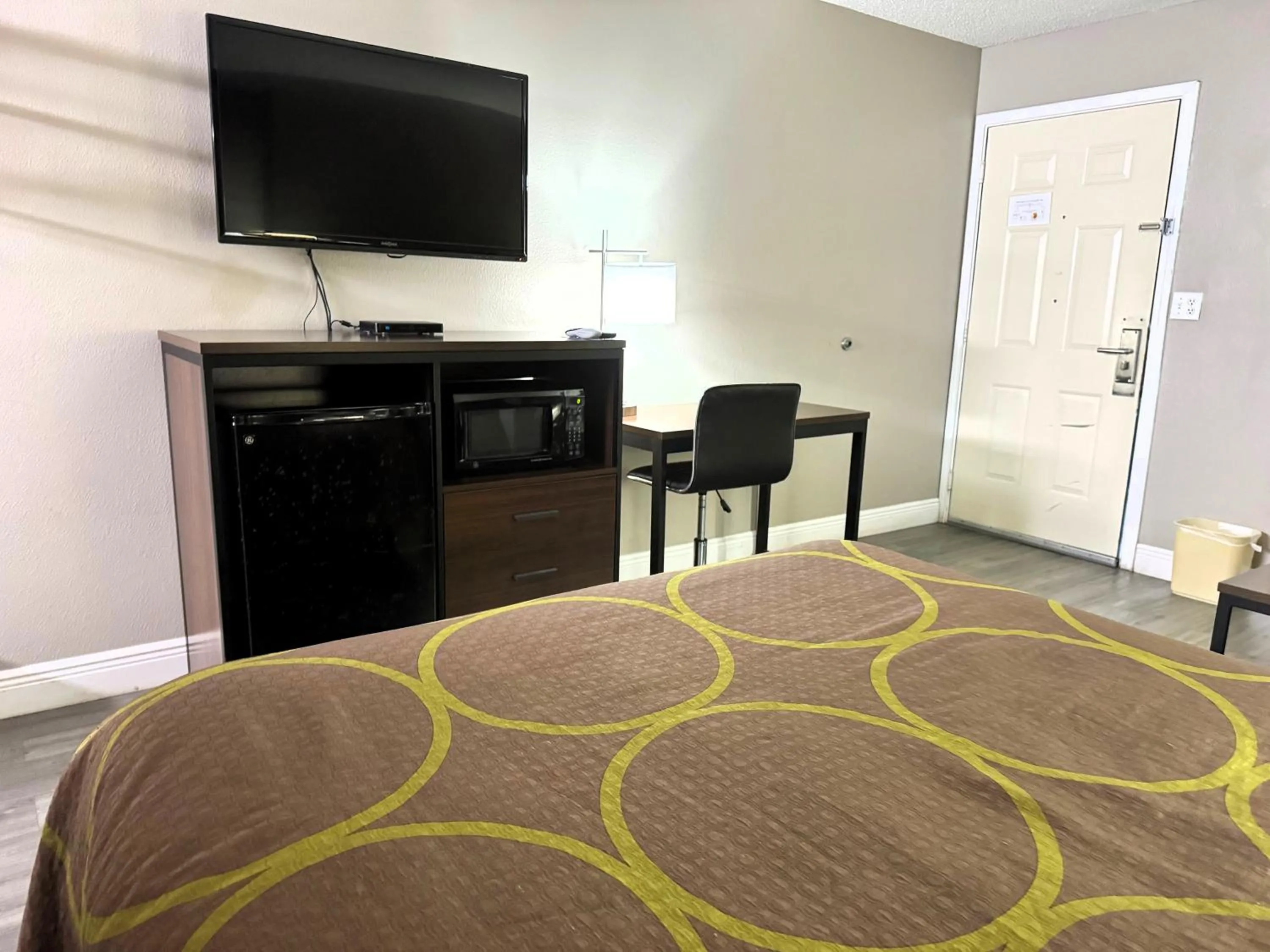 TV and multimedia, Bed in Super 8 by Wyndham Bay St. Louis