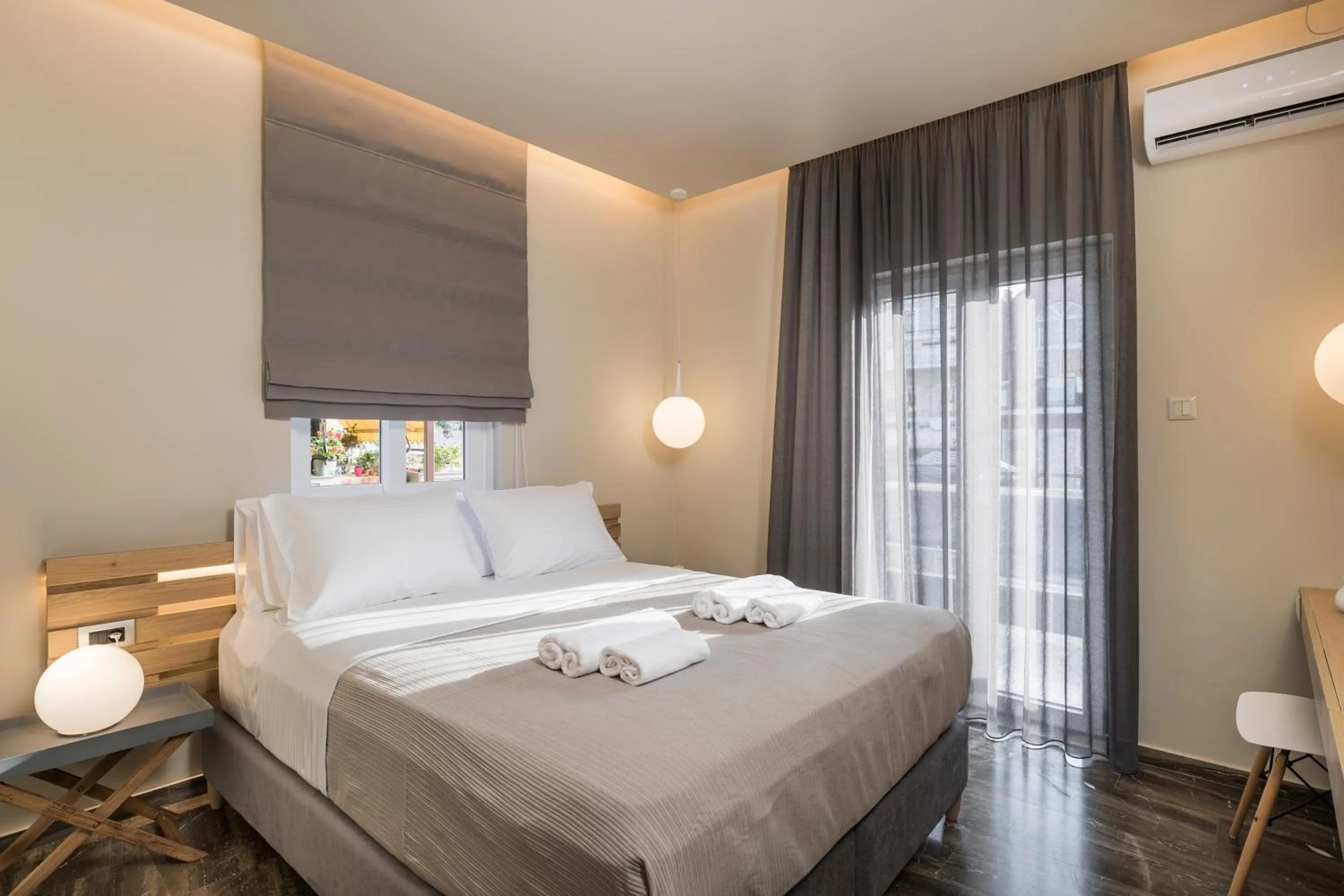 Bedroom, Bed in Sun Ray Luxury Apartments