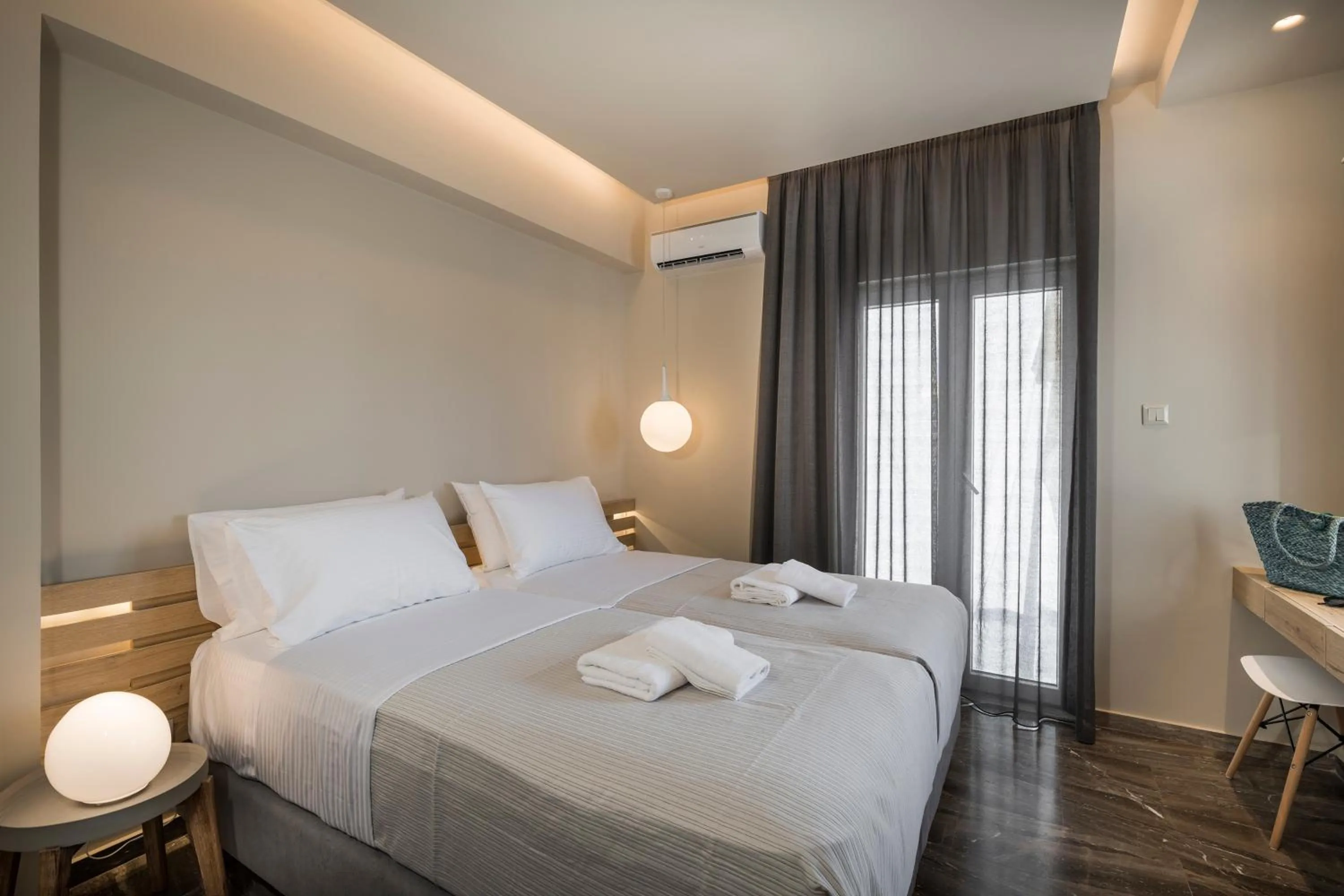 Bedroom, Bed in Sun Ray Luxury Apartments