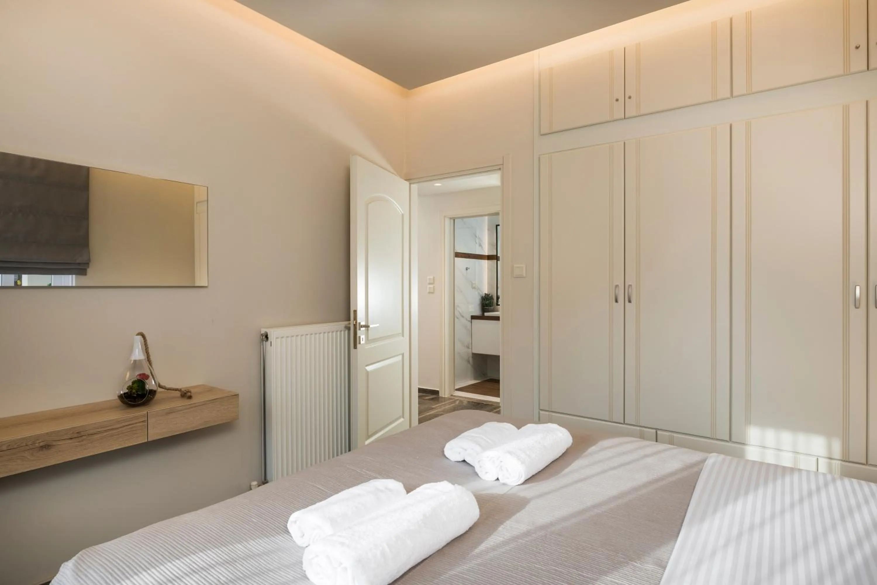 Bed in Sun Ray Luxury Apartments