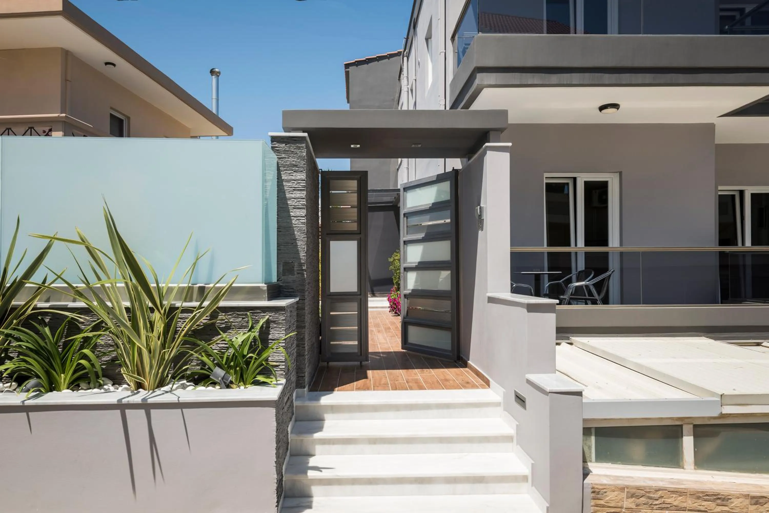 Facade/entrance in Sun Ray Luxury Apartments