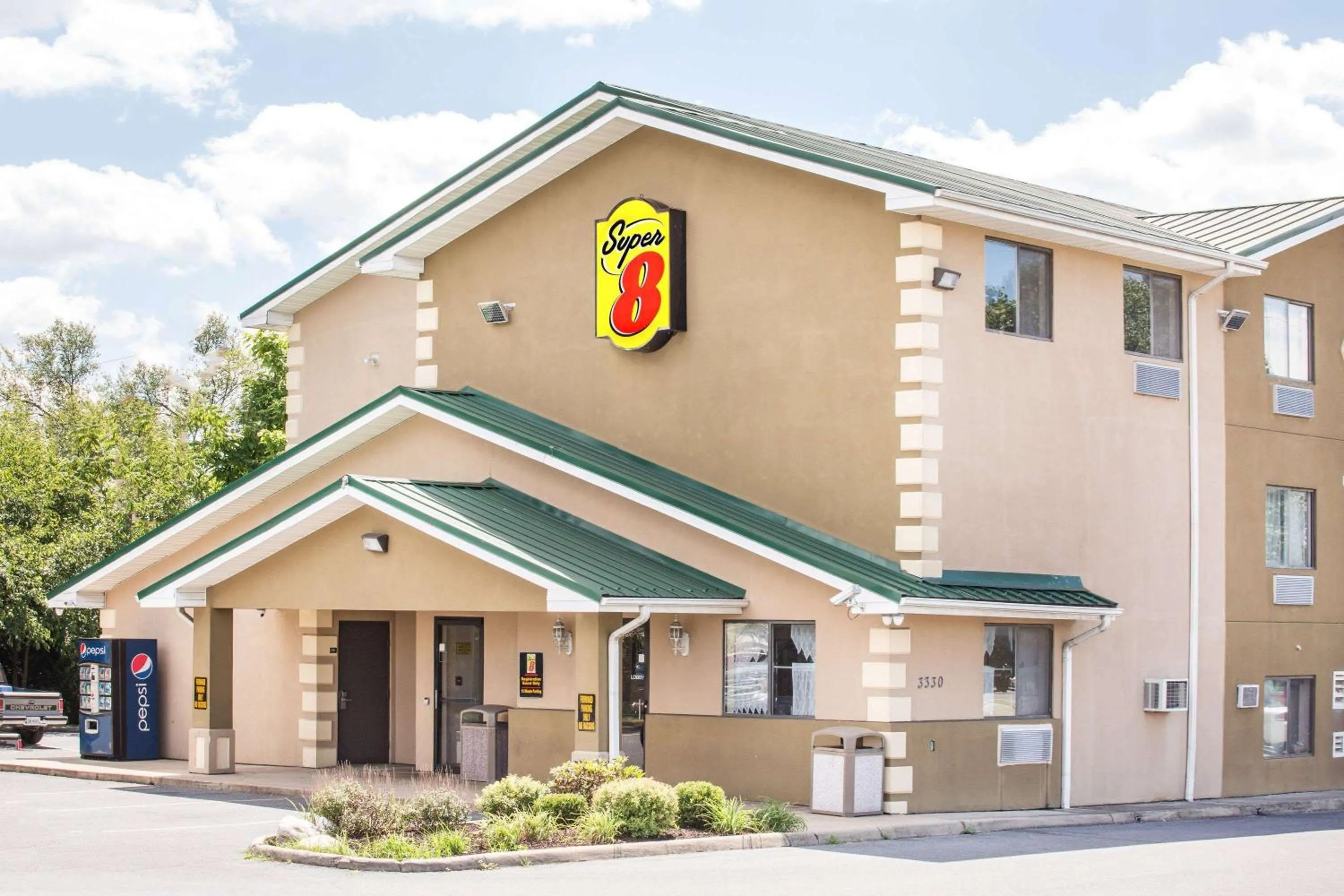 Property building in Super 8 by Wyndham Harrisonburg