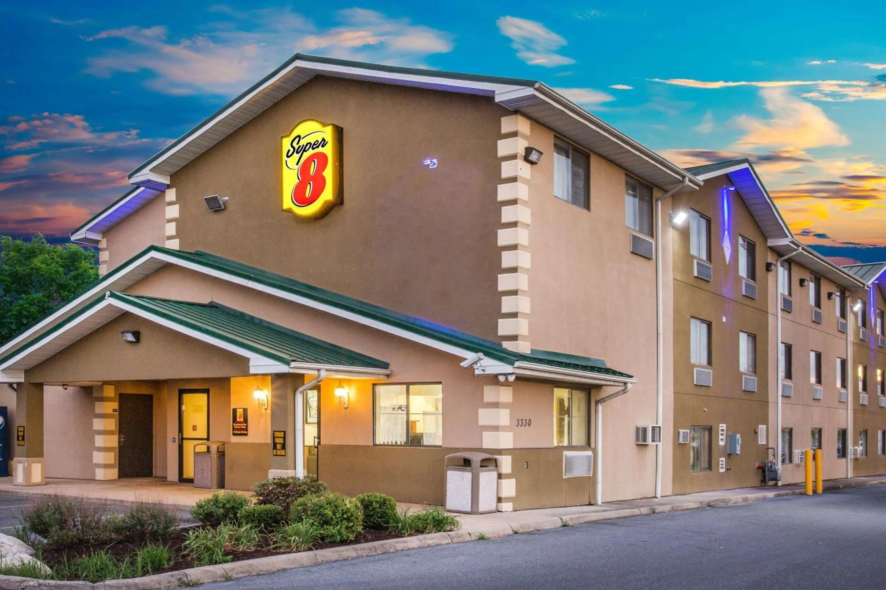 Property building in Super 8 by Wyndham Harrisonburg