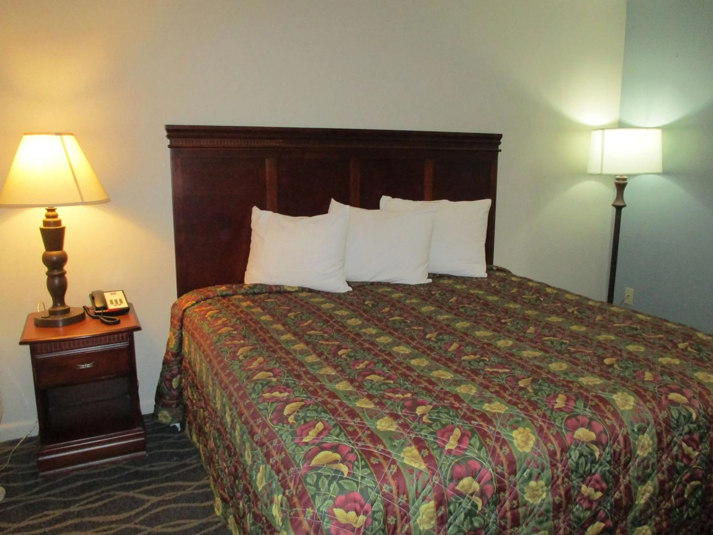 Photo of the whole room, Bed in Motel 6-Shartlesville, PA