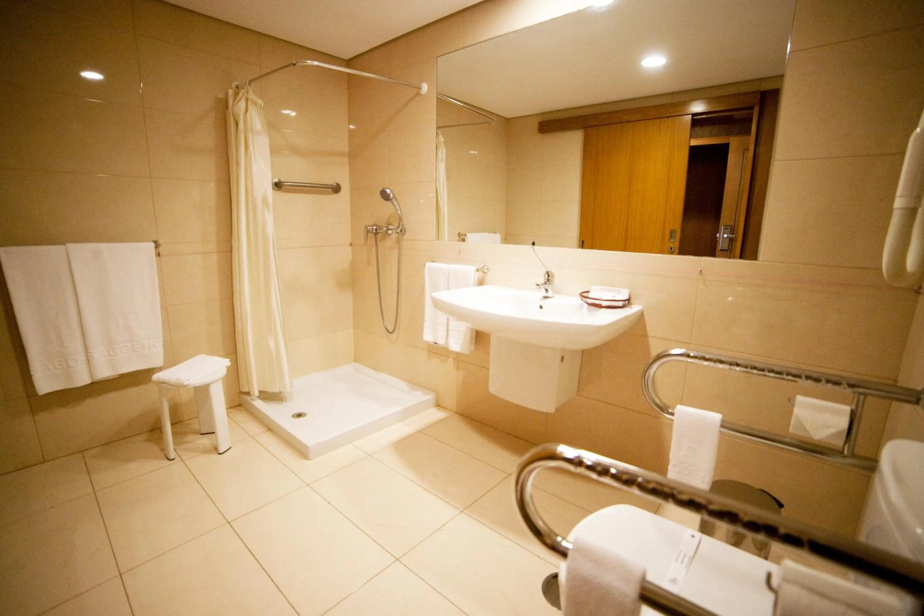 Shower in Hotel Bagoeira