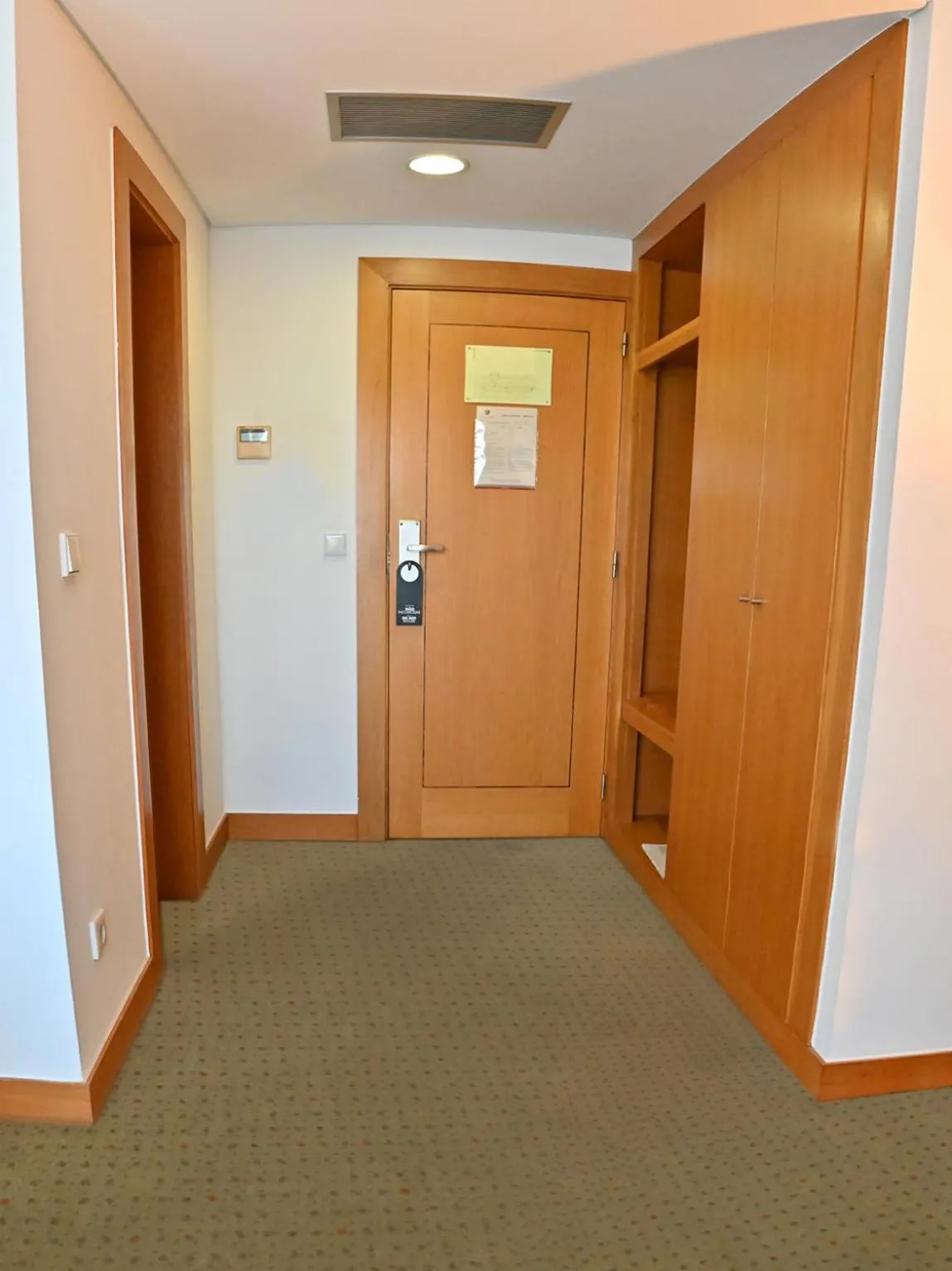 wardrobe in Hotel Bagoeira