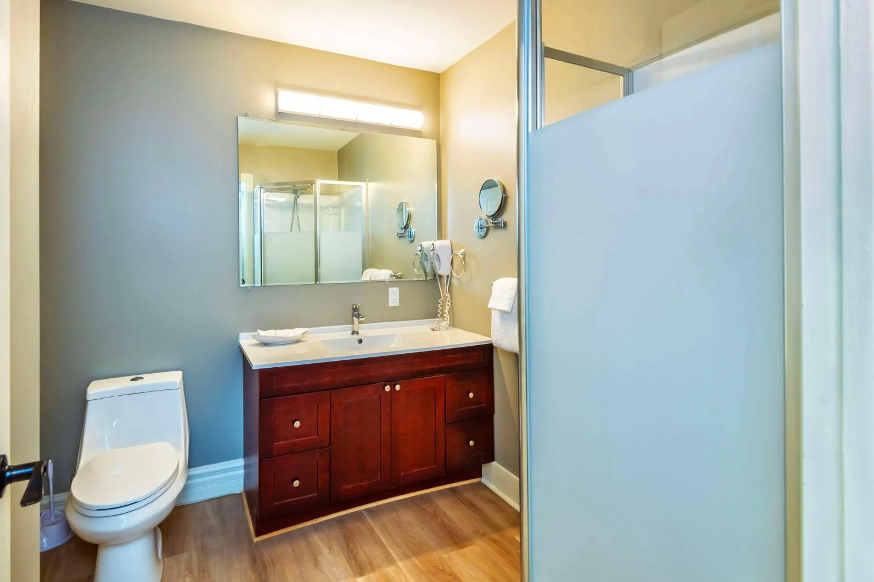 Bedroom in Calabogie Peaks Hotel, Ascend Hotel Member