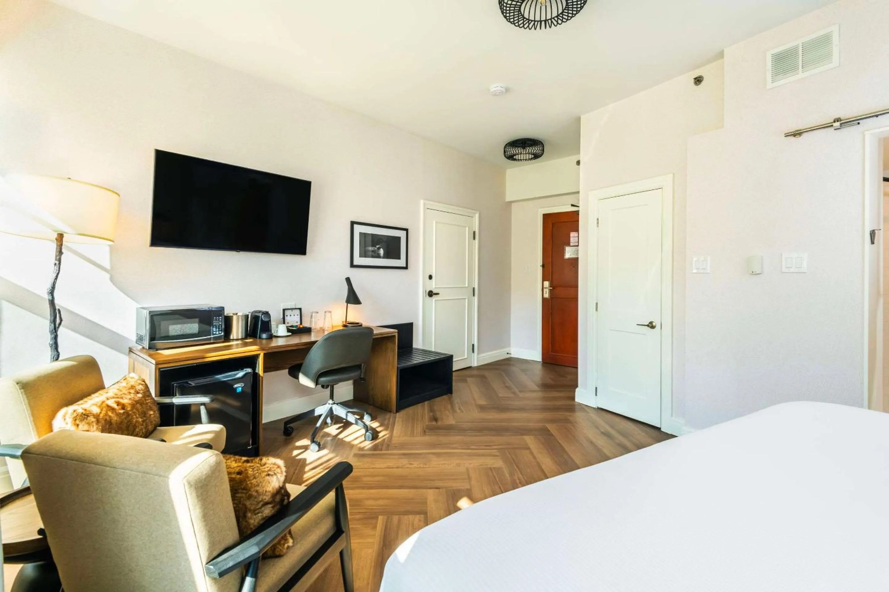 Bedroom, Bed in Calabogie Peaks Hotel, Ascend Hotel Member