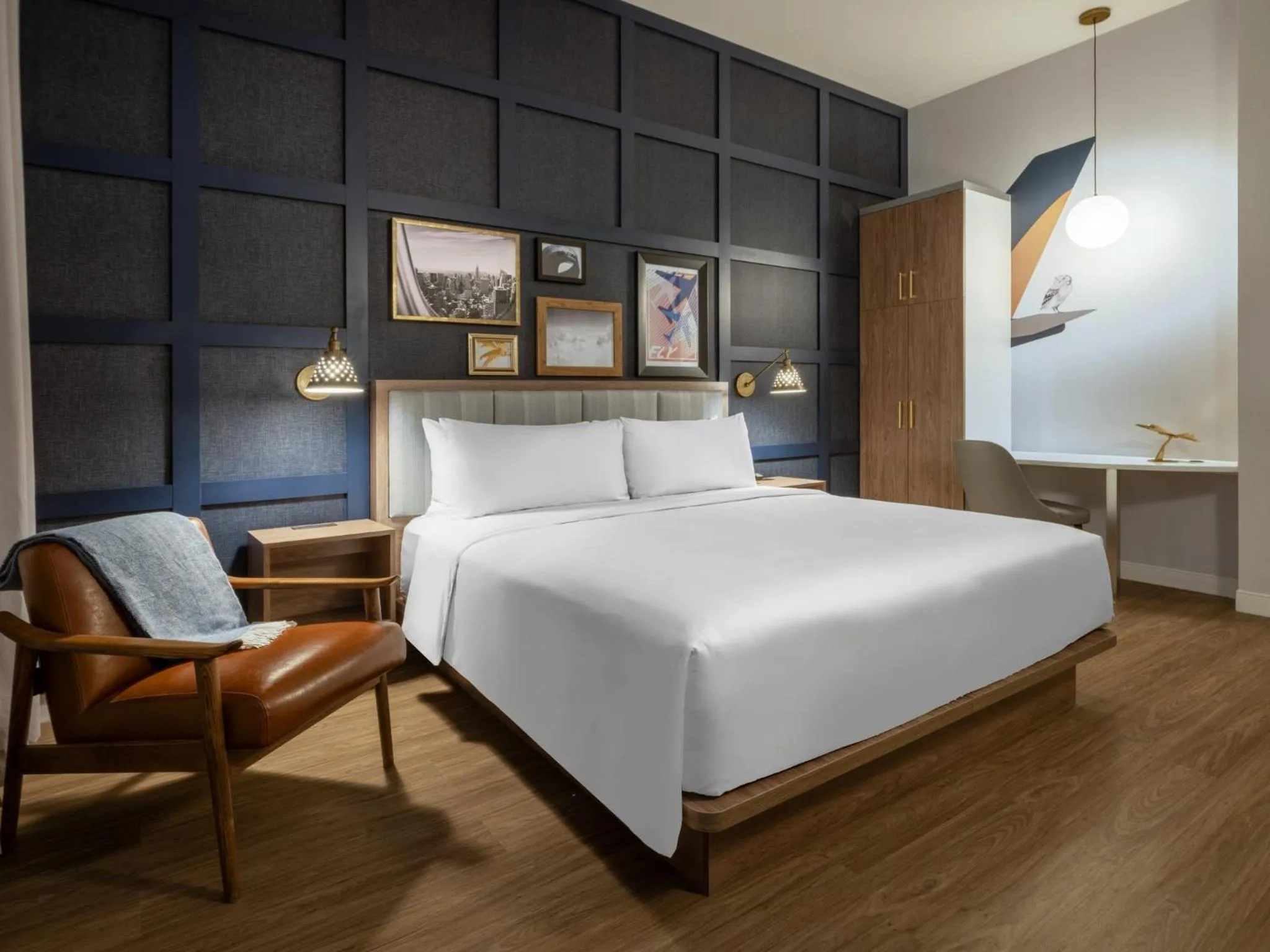 Photo of the whole room, Bed in voco Fiorello - LaGuardia Airport by IHG