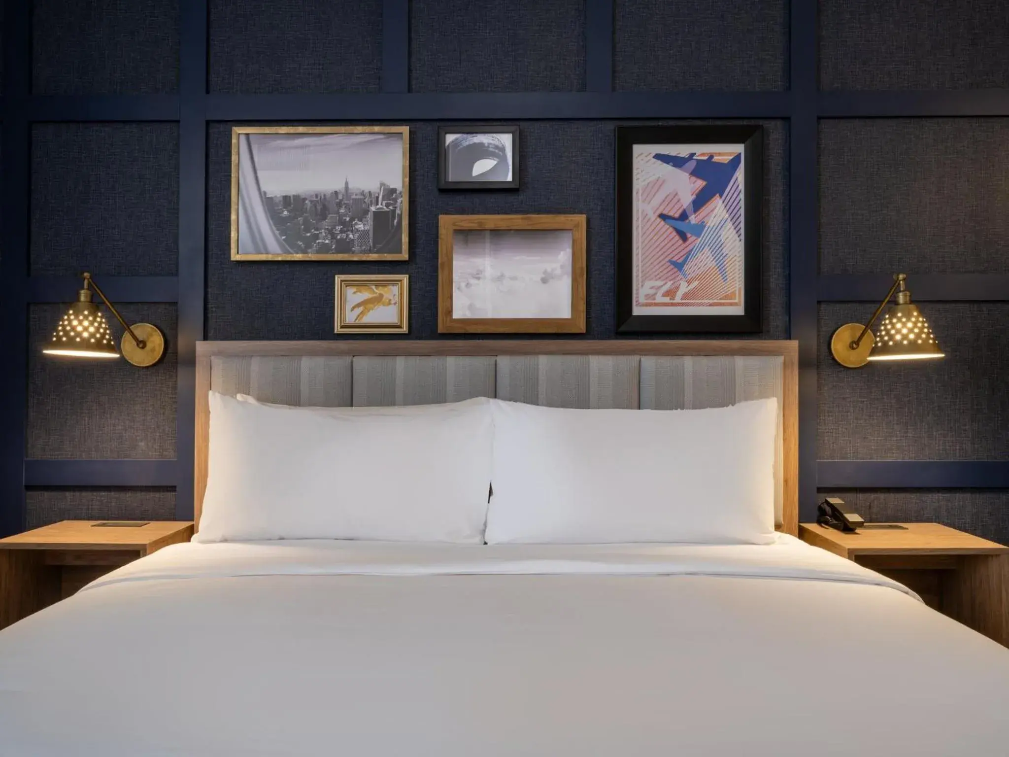 Standard King Room with Skylight in voco Fiorello - LaGuardia East by IHG Standard King Room with Skylight in voco Fiorello - LaGuardia East by IHG