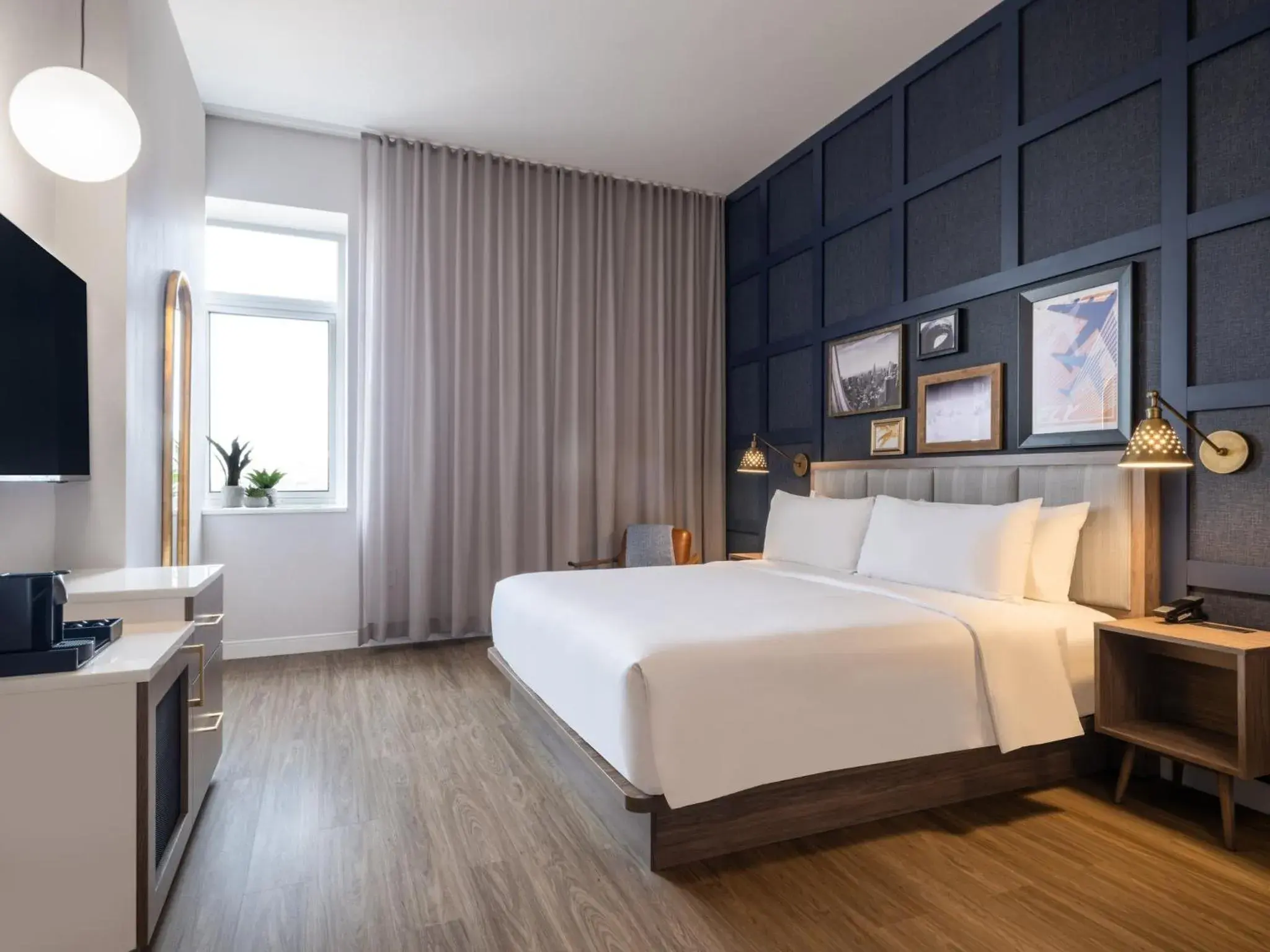 Standard King Room in voco Fiorello - LaGuardia East by IHG Standard King Room in voco Fiorello - LaGuardia East by IHG