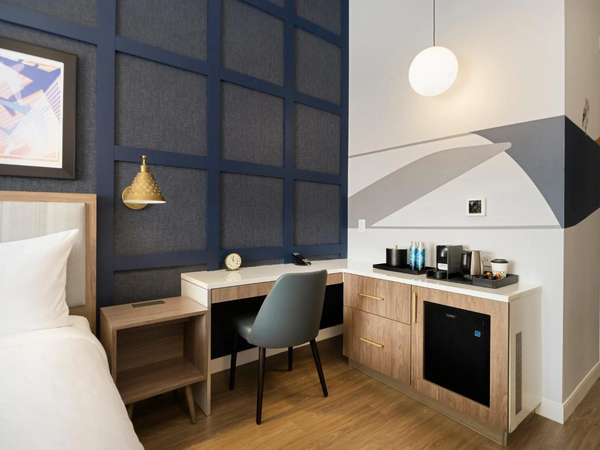 Photo of the whole room in voco Fiorello - LaGuardia Airport by IHG