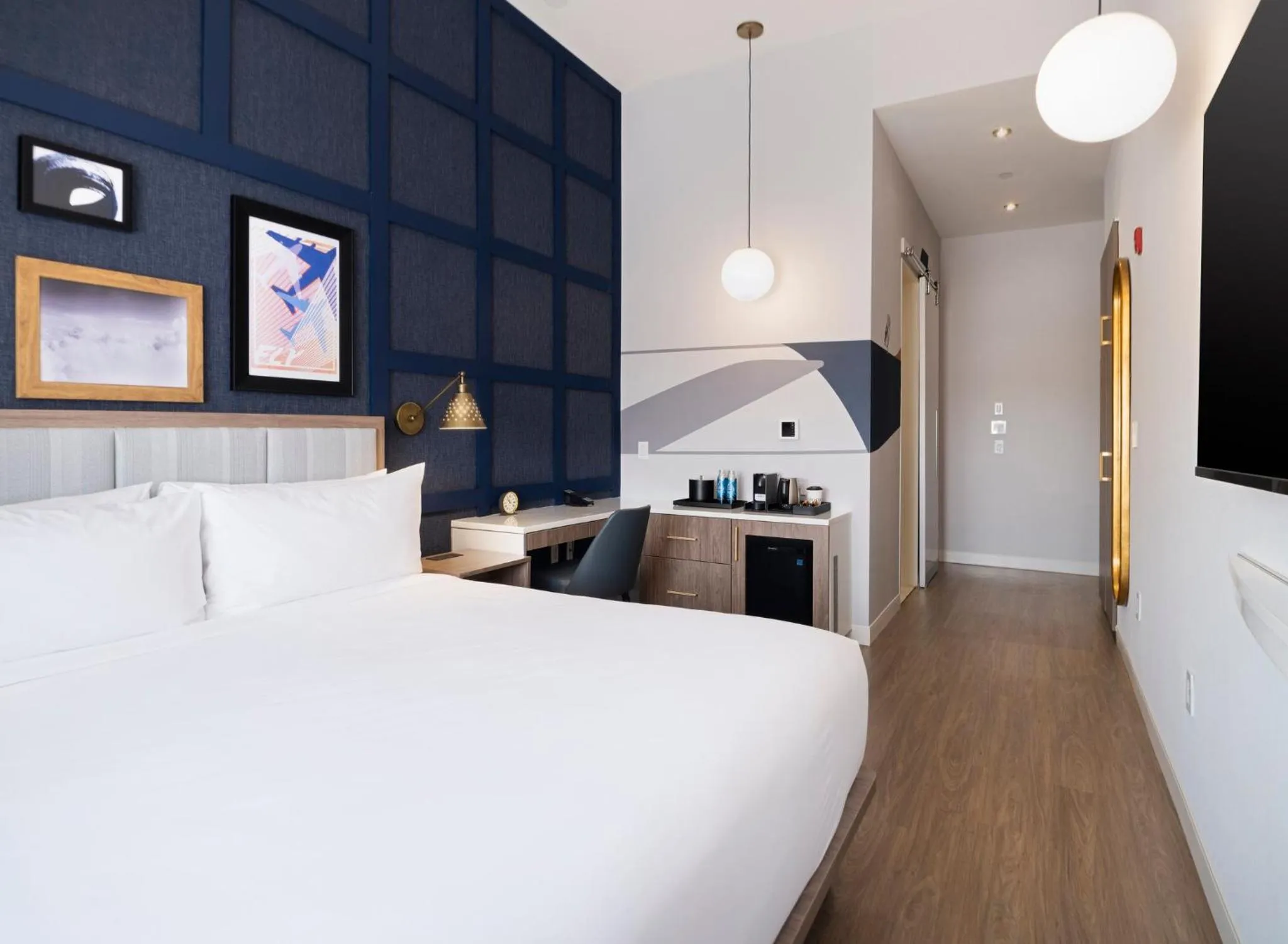 Photo of the whole room, Bed in voco Fiorello - LaGuardia Airport by IHG